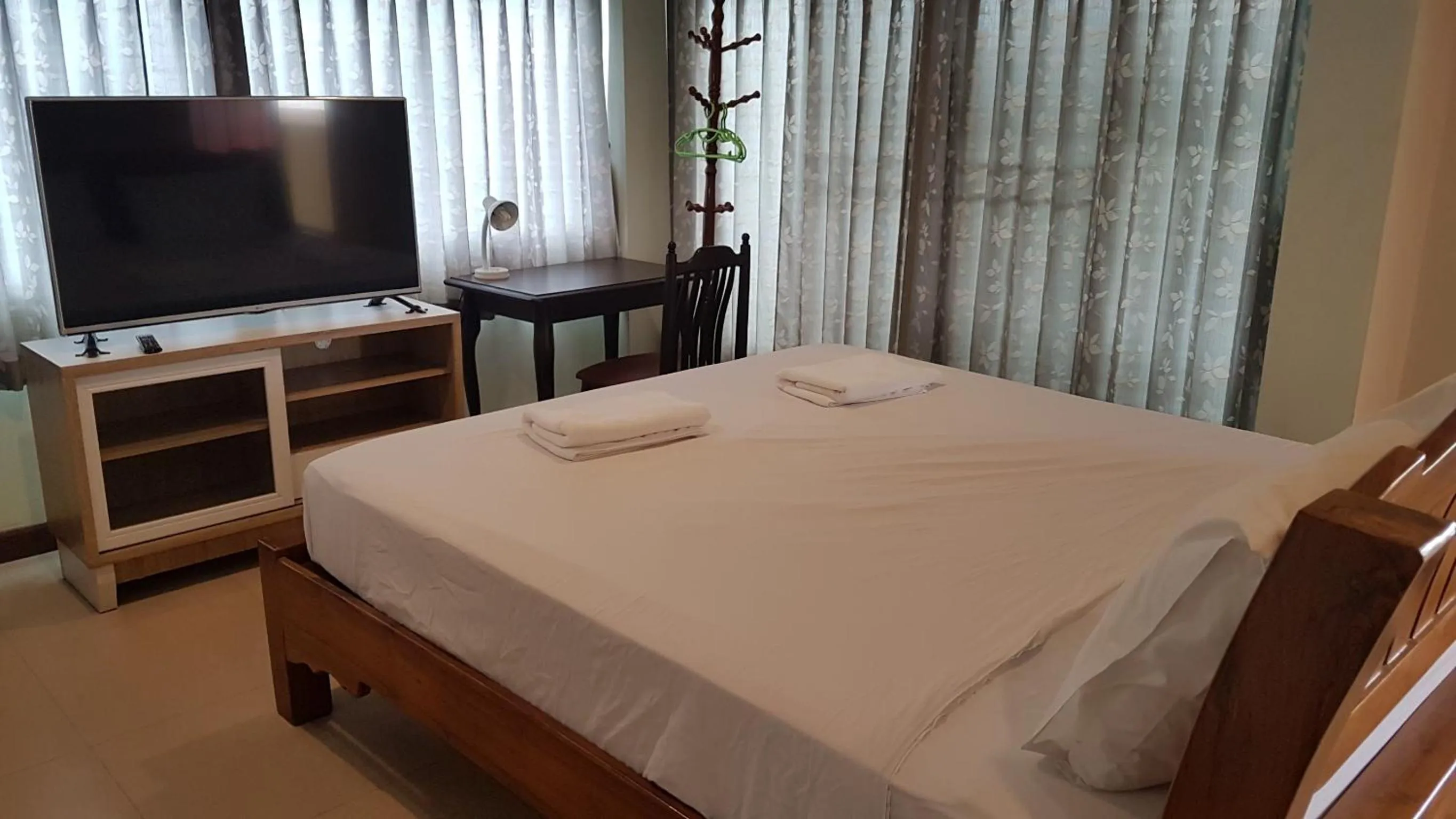 TV and multimedia, Bed in Samsen Sam Place