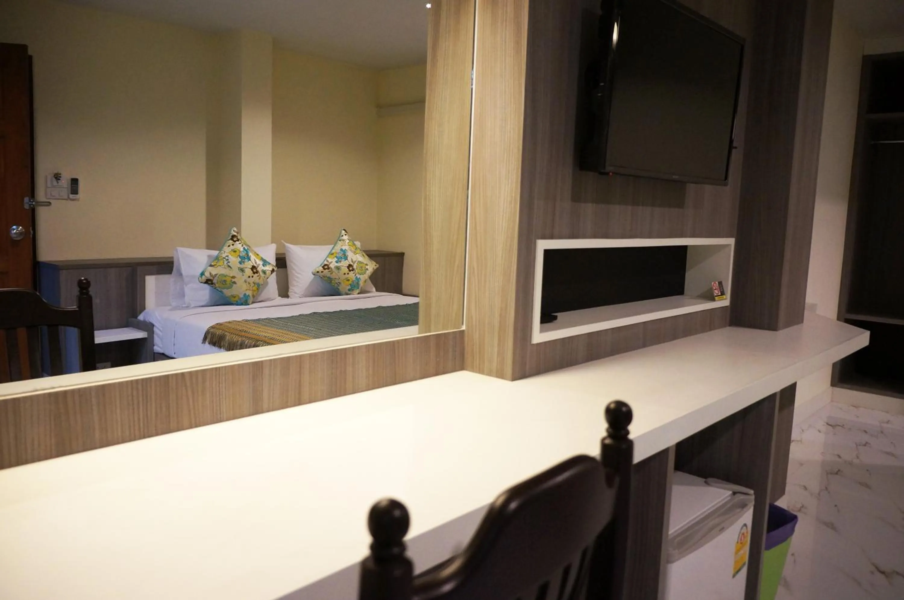 Area and facilities in Samsen Sam Place