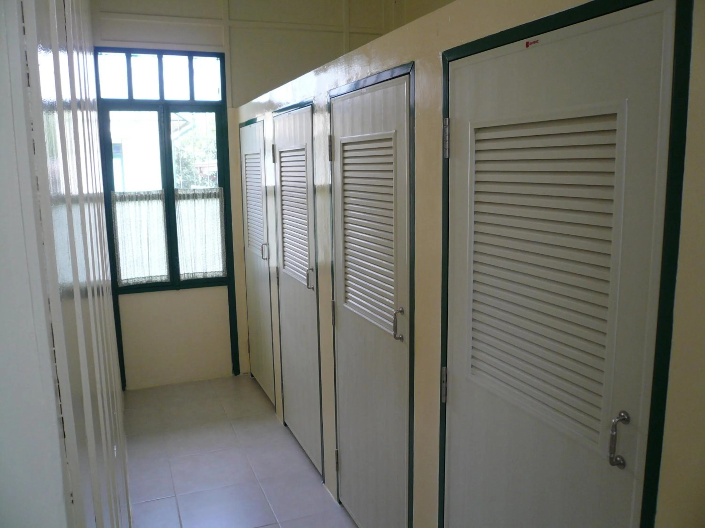 Toilet in Samsen Sam Place