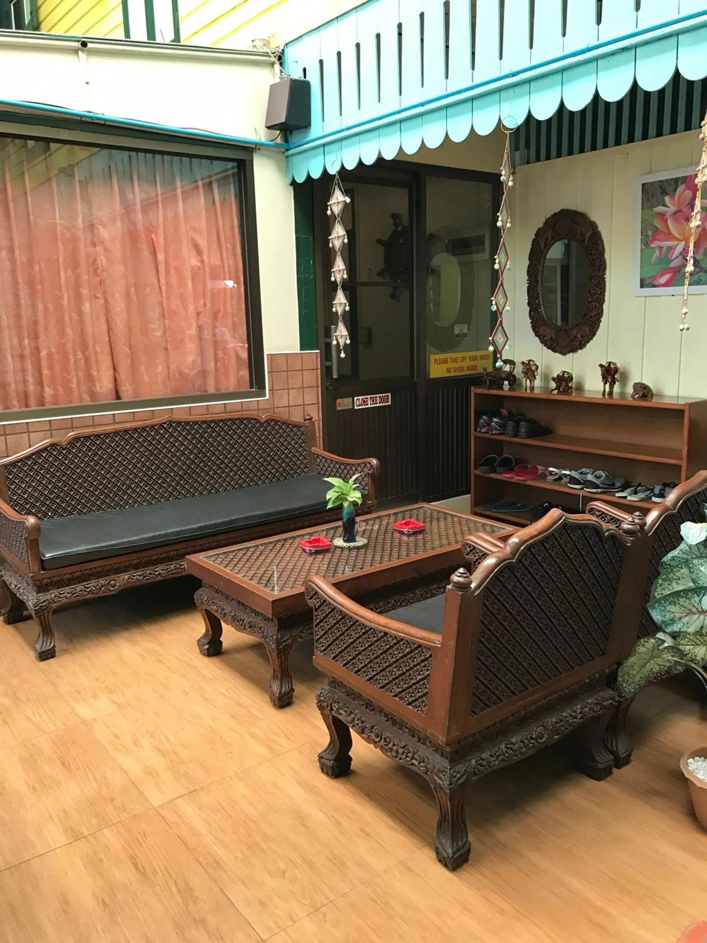 Decorative detail in Samsen Sam Place