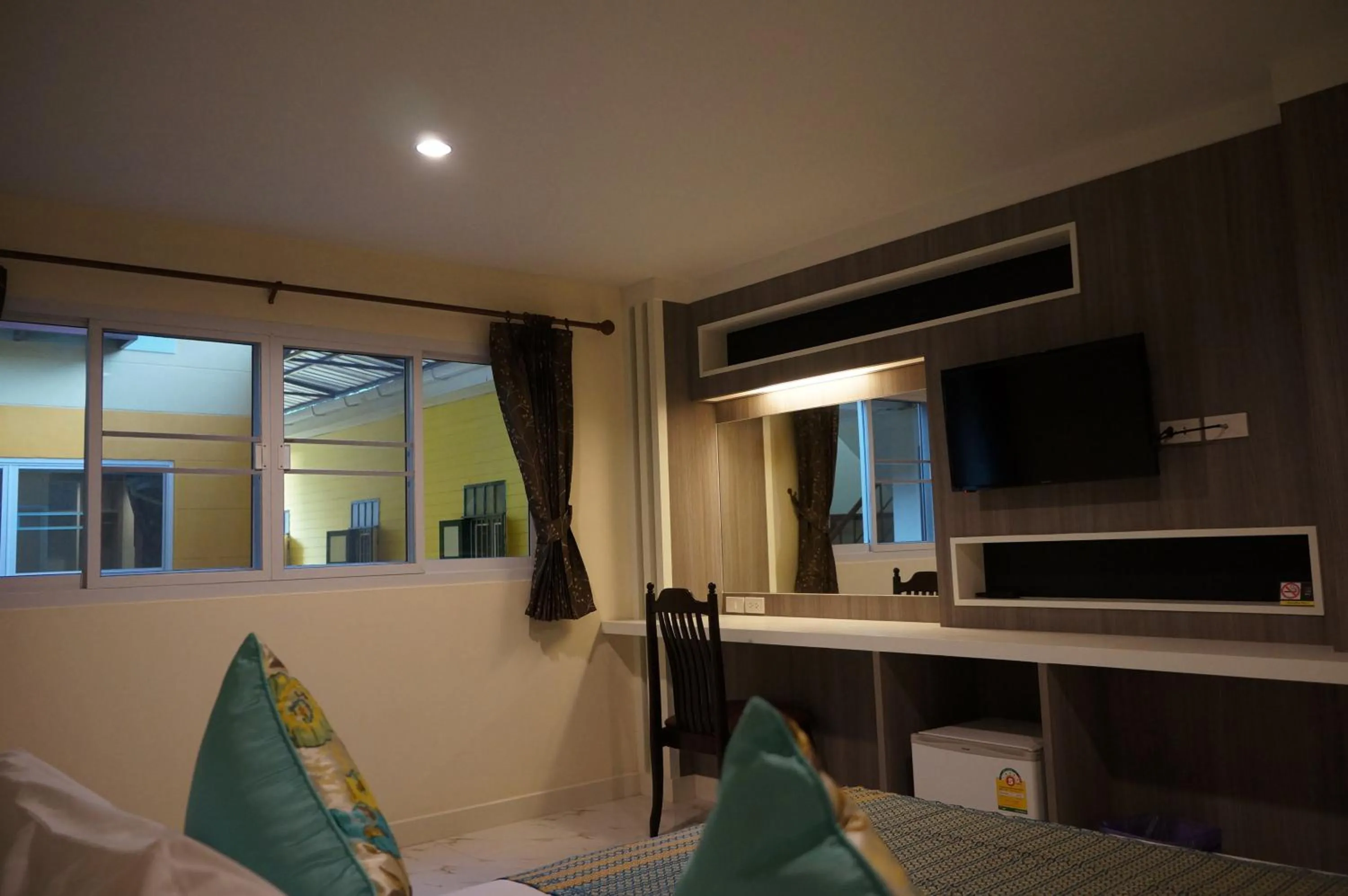 Area and facilities in Samsen Sam Place