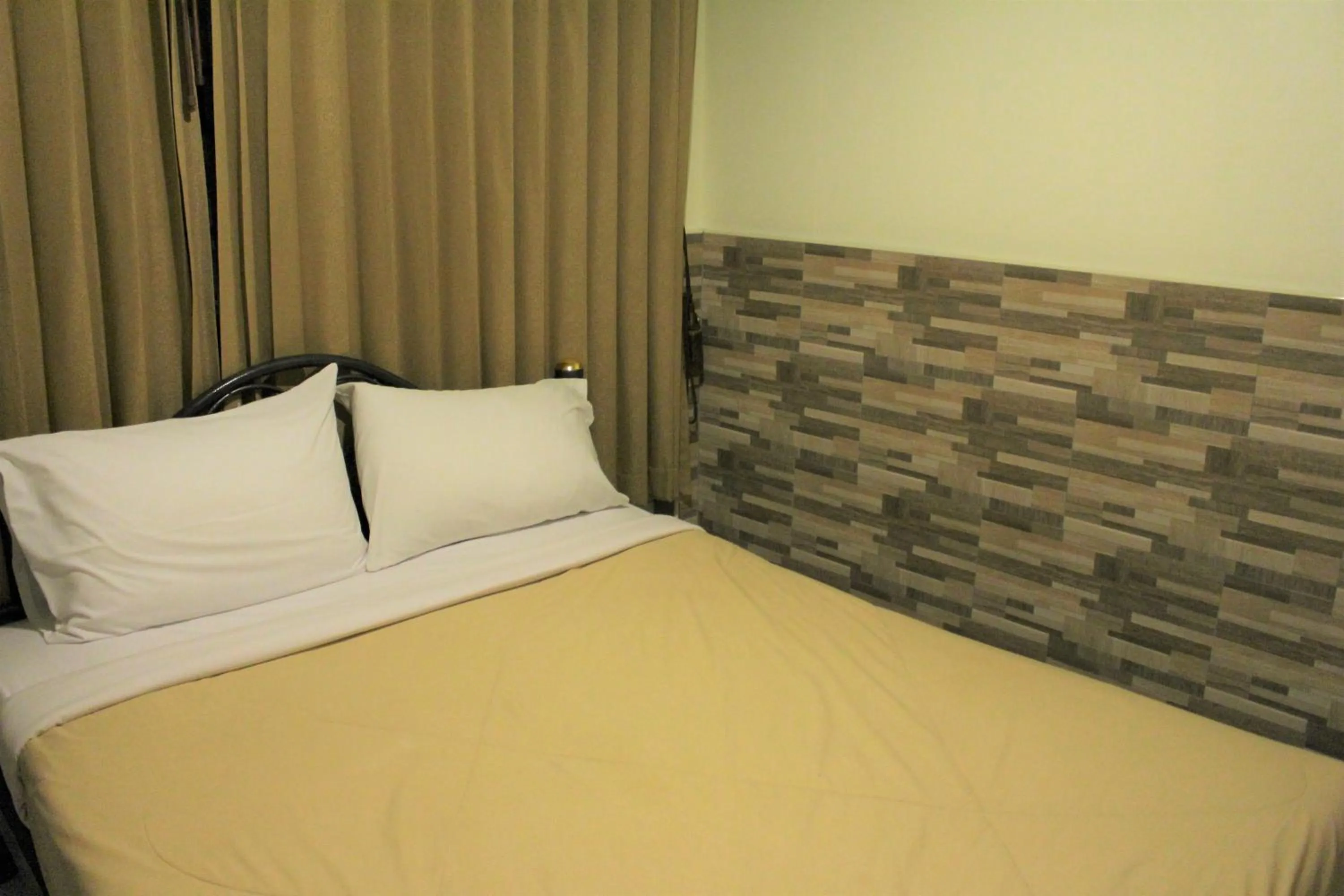 Bedroom, Bed in Samsen Sam Place