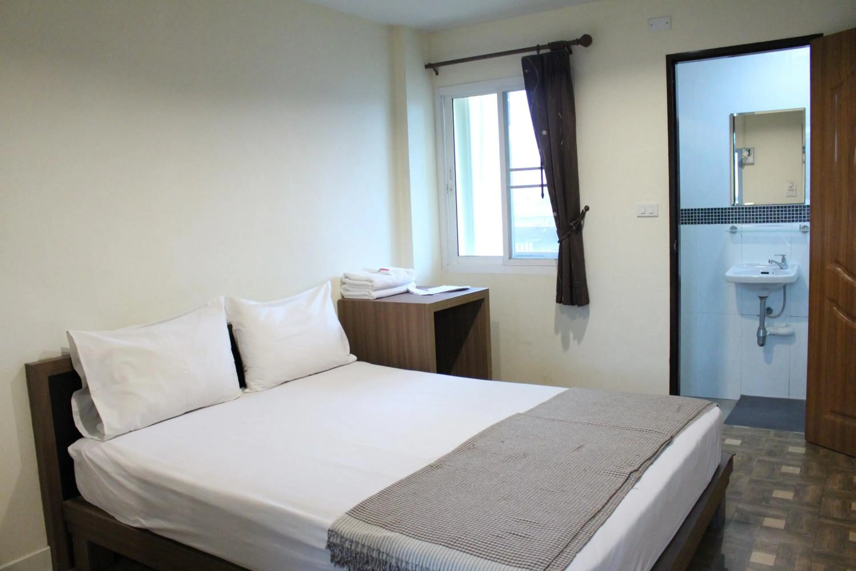 Bedroom, Bed in Samsen Sam Place