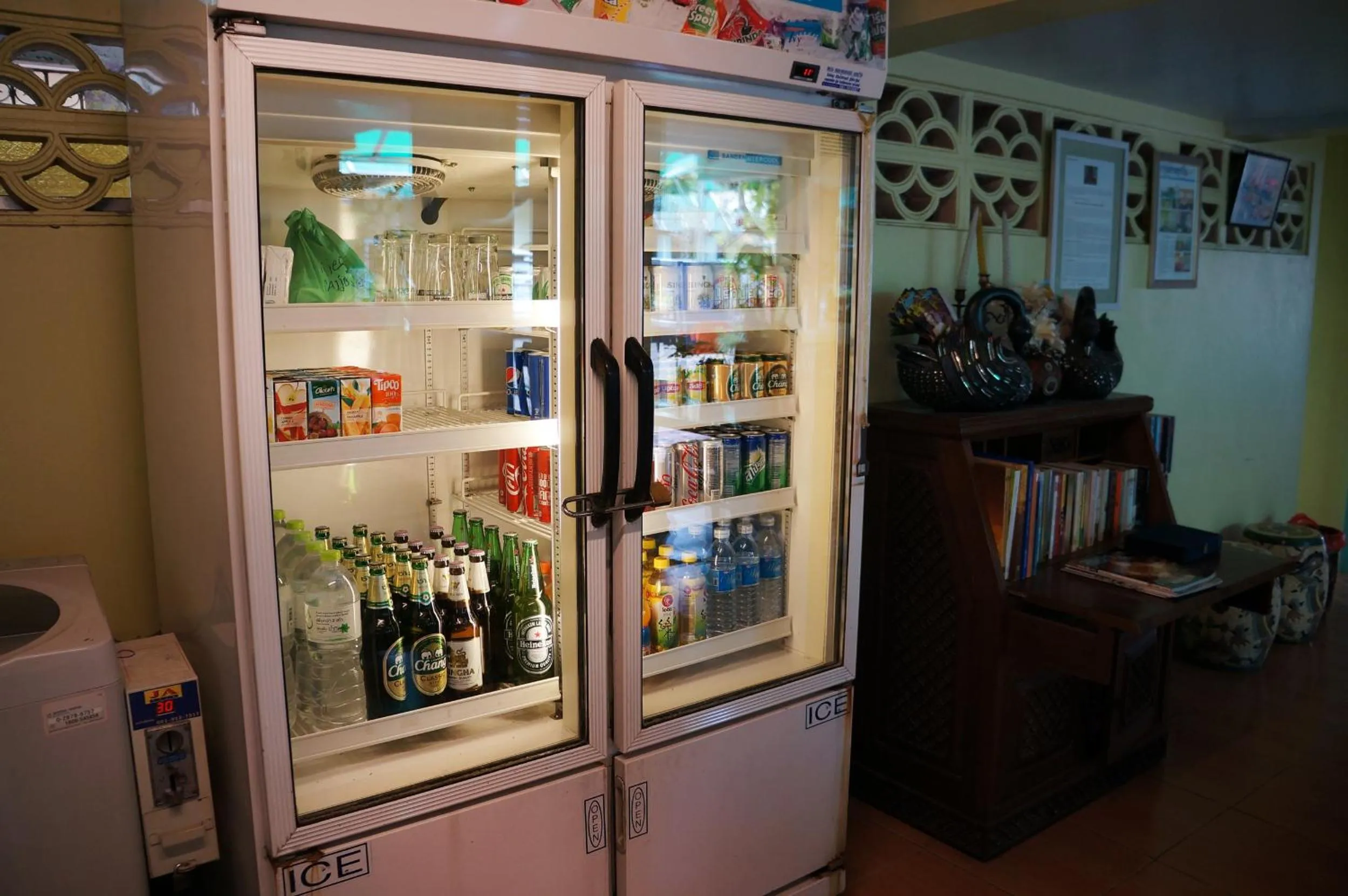 Alcoholic drinks in Samsen Sam Place