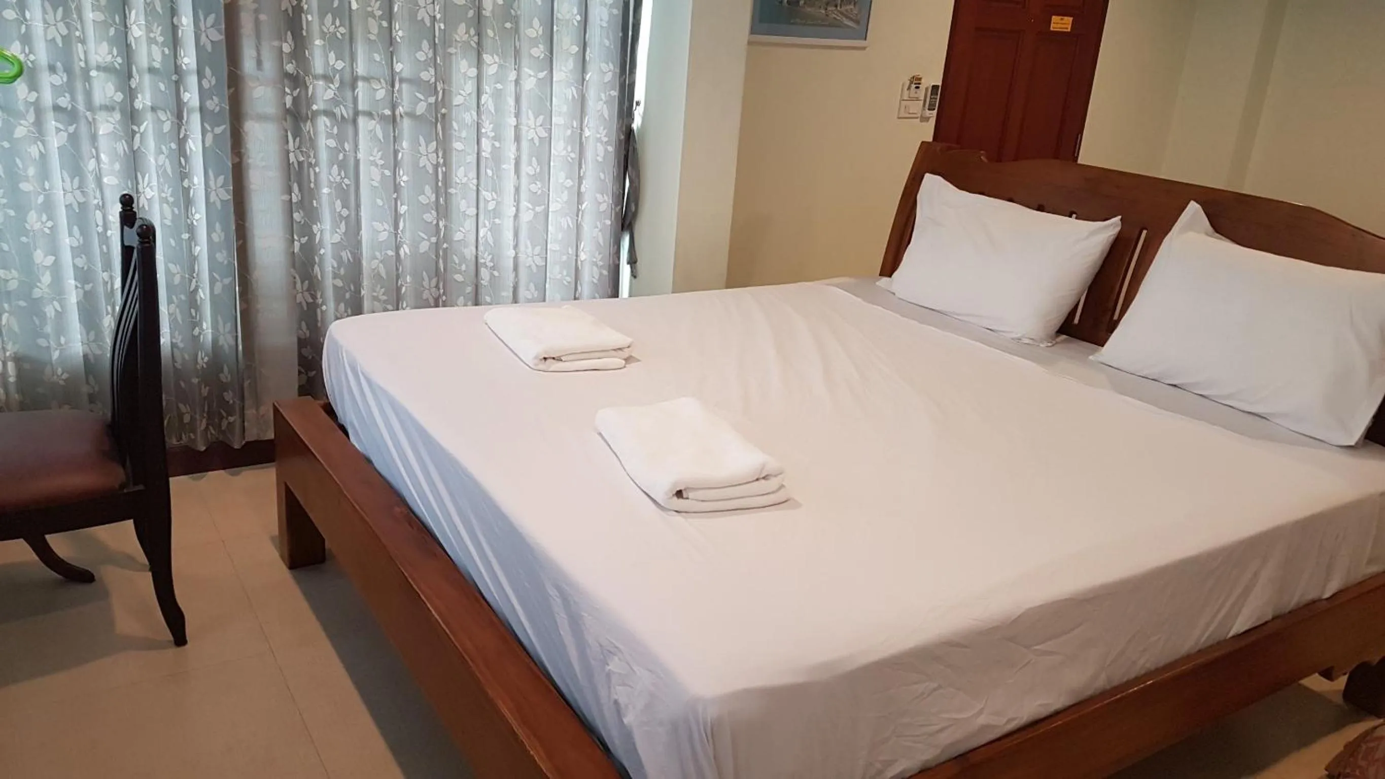 Bedroom, Bed in Samsen Sam Place