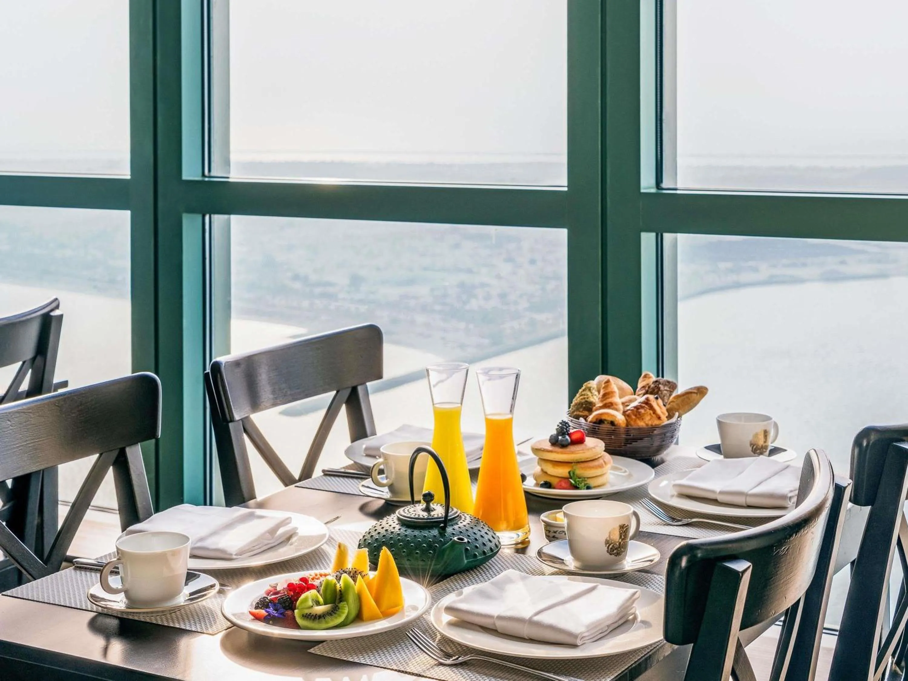 Restaurant/places to eat in Sofitel Abu Dhabi Corniche