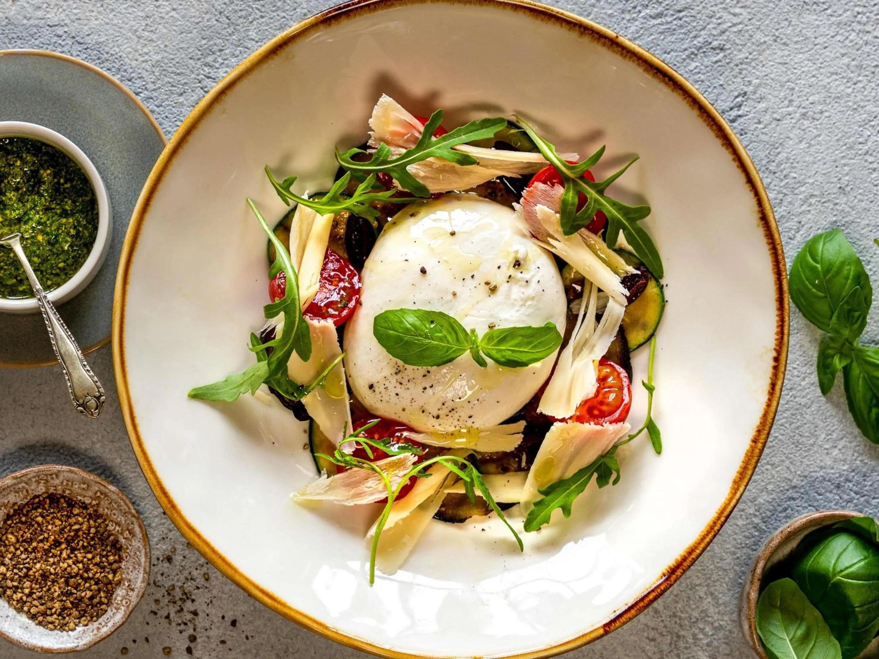 Restaurant/places to eat in Sofitel Abu Dhabi Corniche