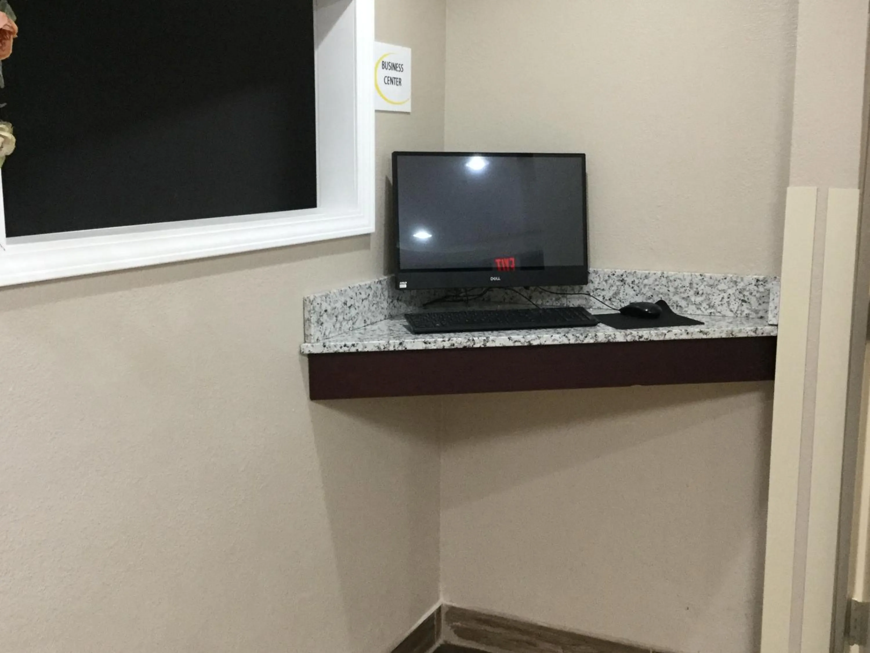 Business facilities in Super 8 by Wyndham South Holland