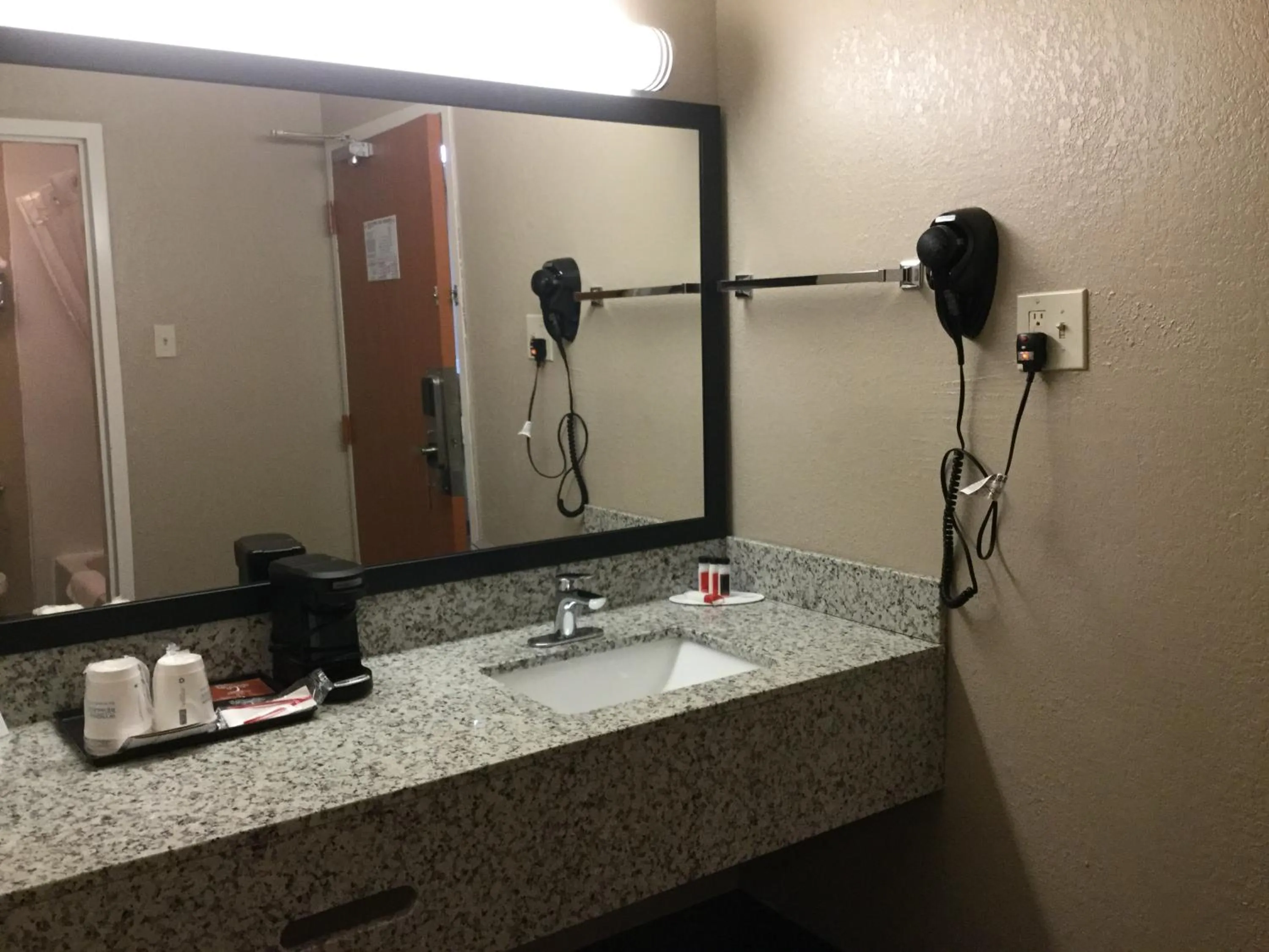 Bathroom in Super 8 by Wyndham South Holland