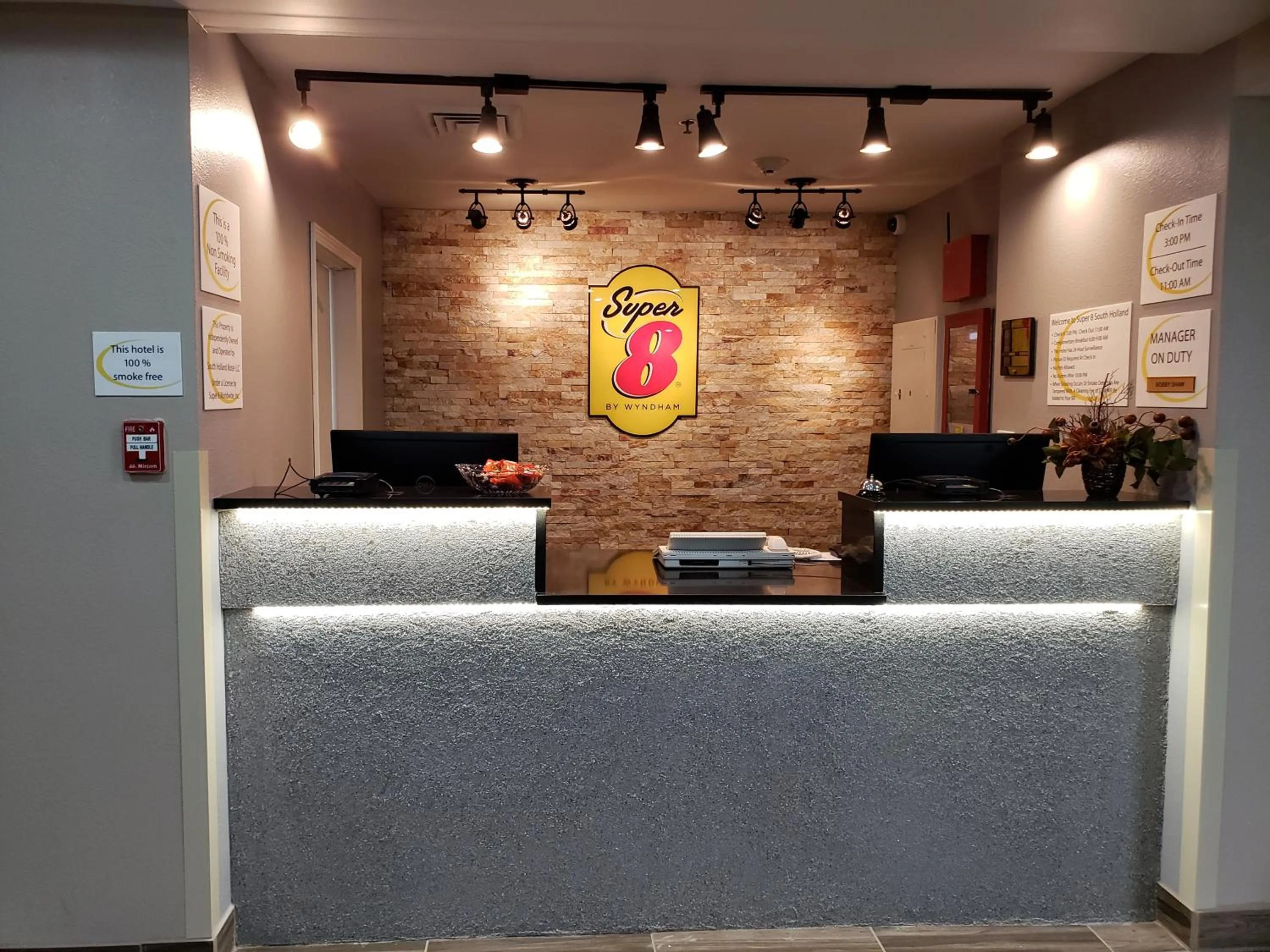Lobby or reception in Super 8 by Wyndham South Holland