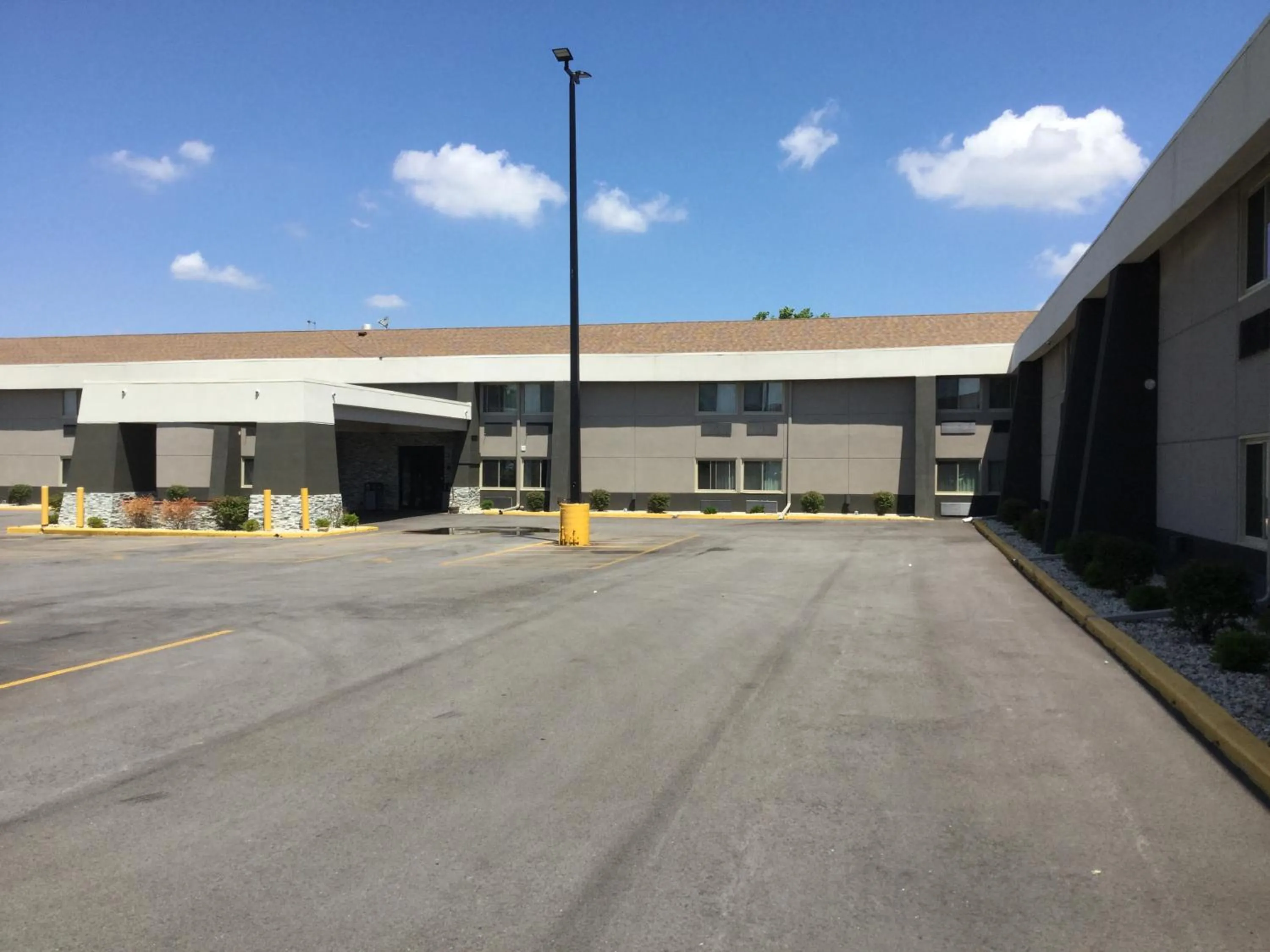 Property building in Super 8 by Wyndham South Holland