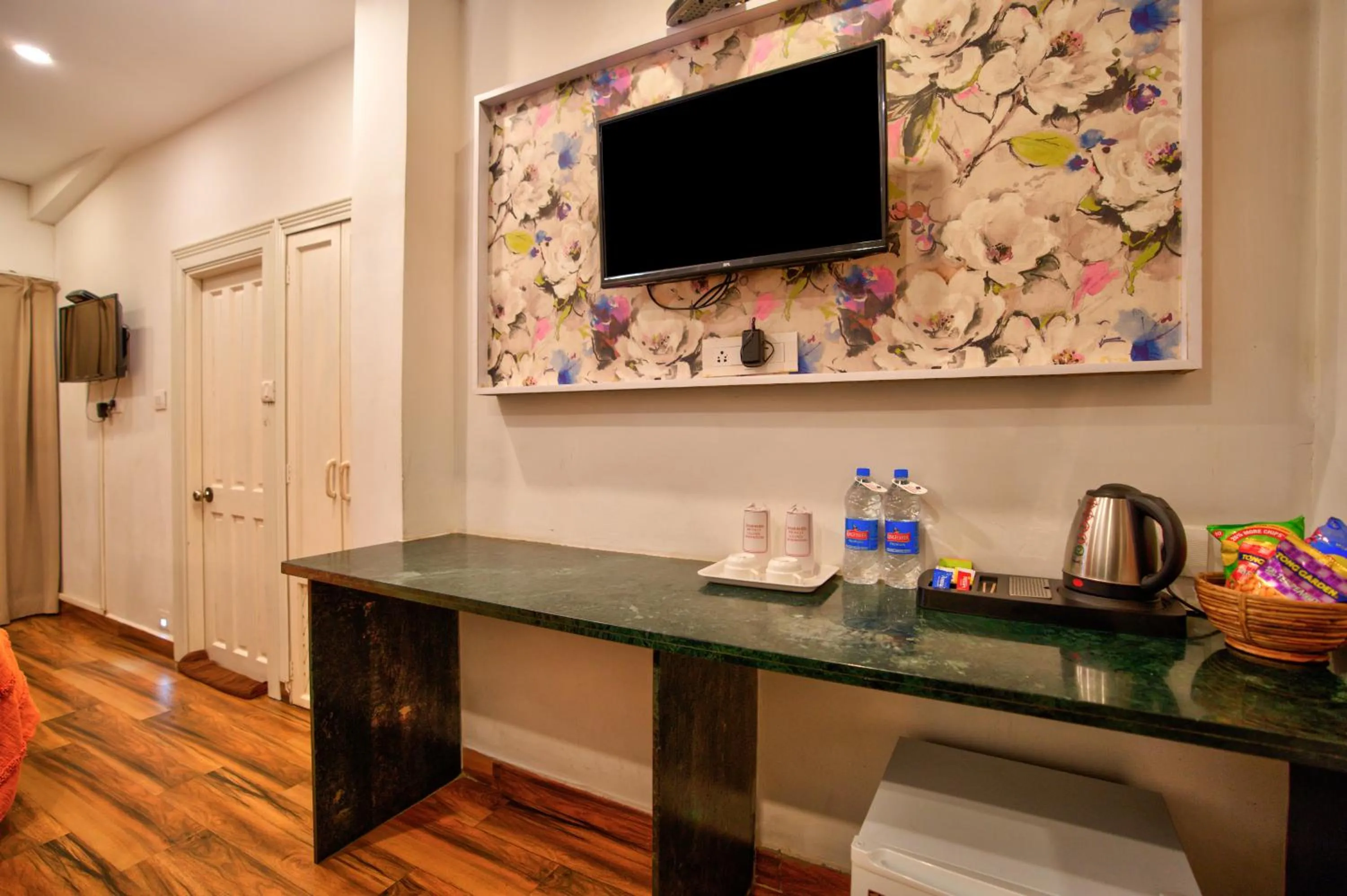 Lemonmint Svelton Manor