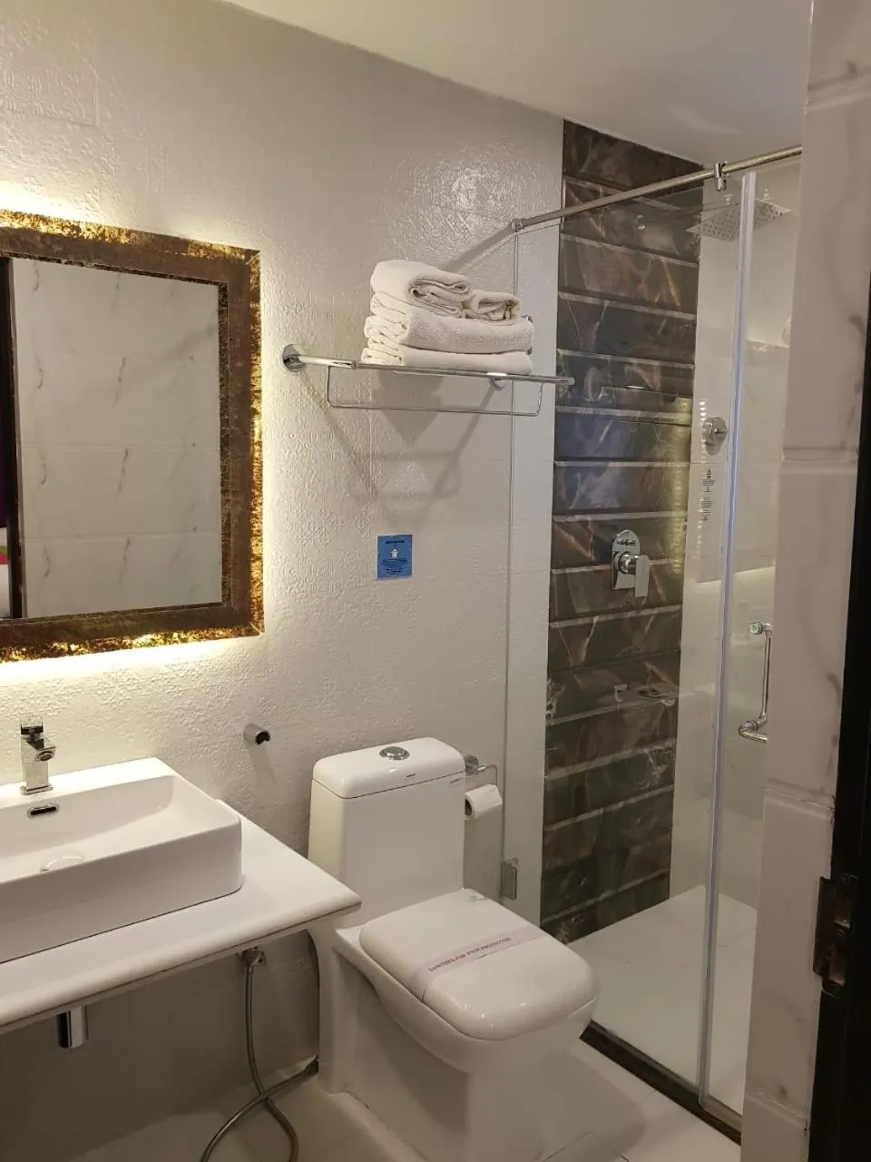 Lemonmint Svelton Manor