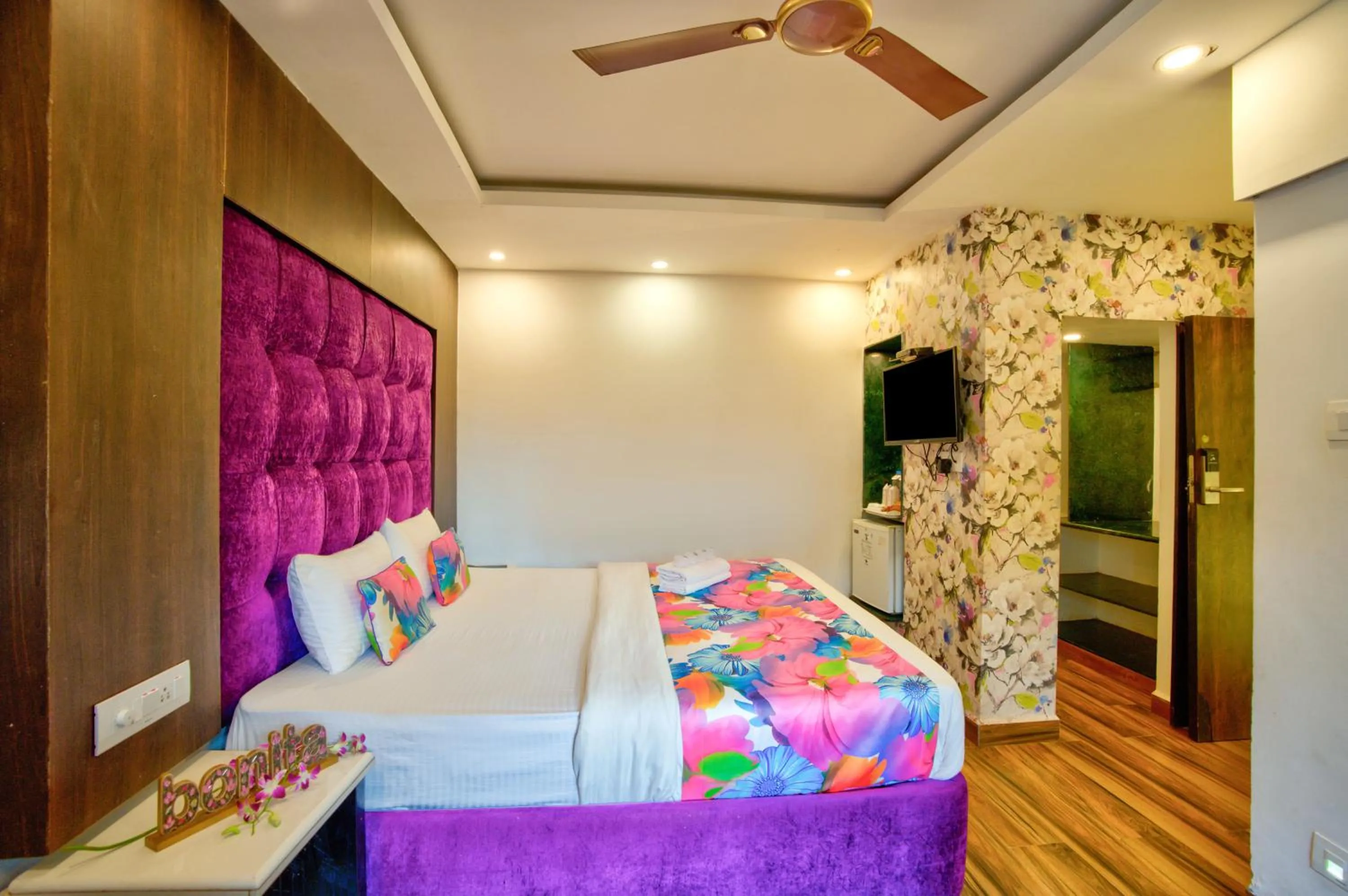 Bed in Lemonmint Svelton Manor