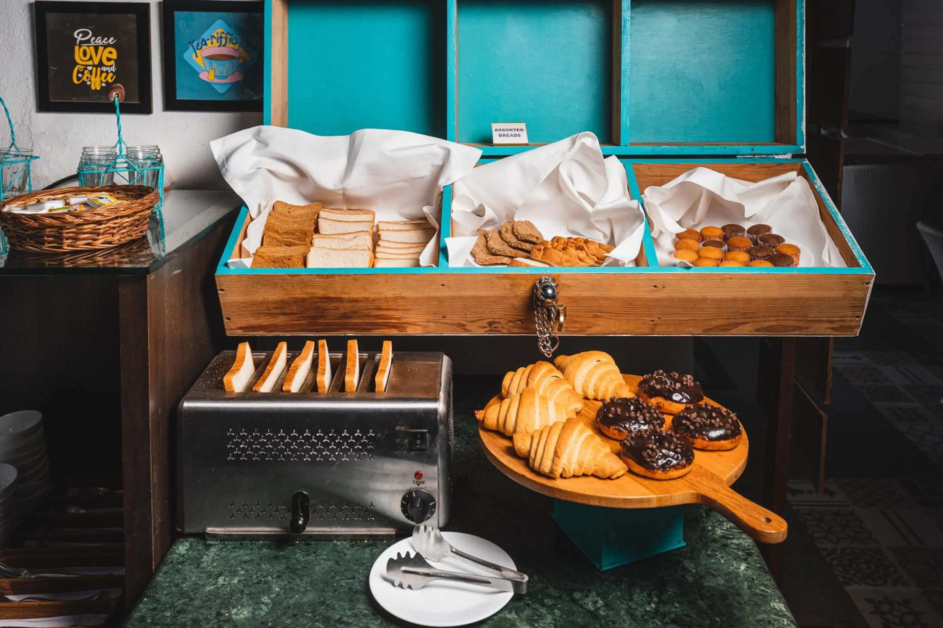 Lemonmint Svelton Manor