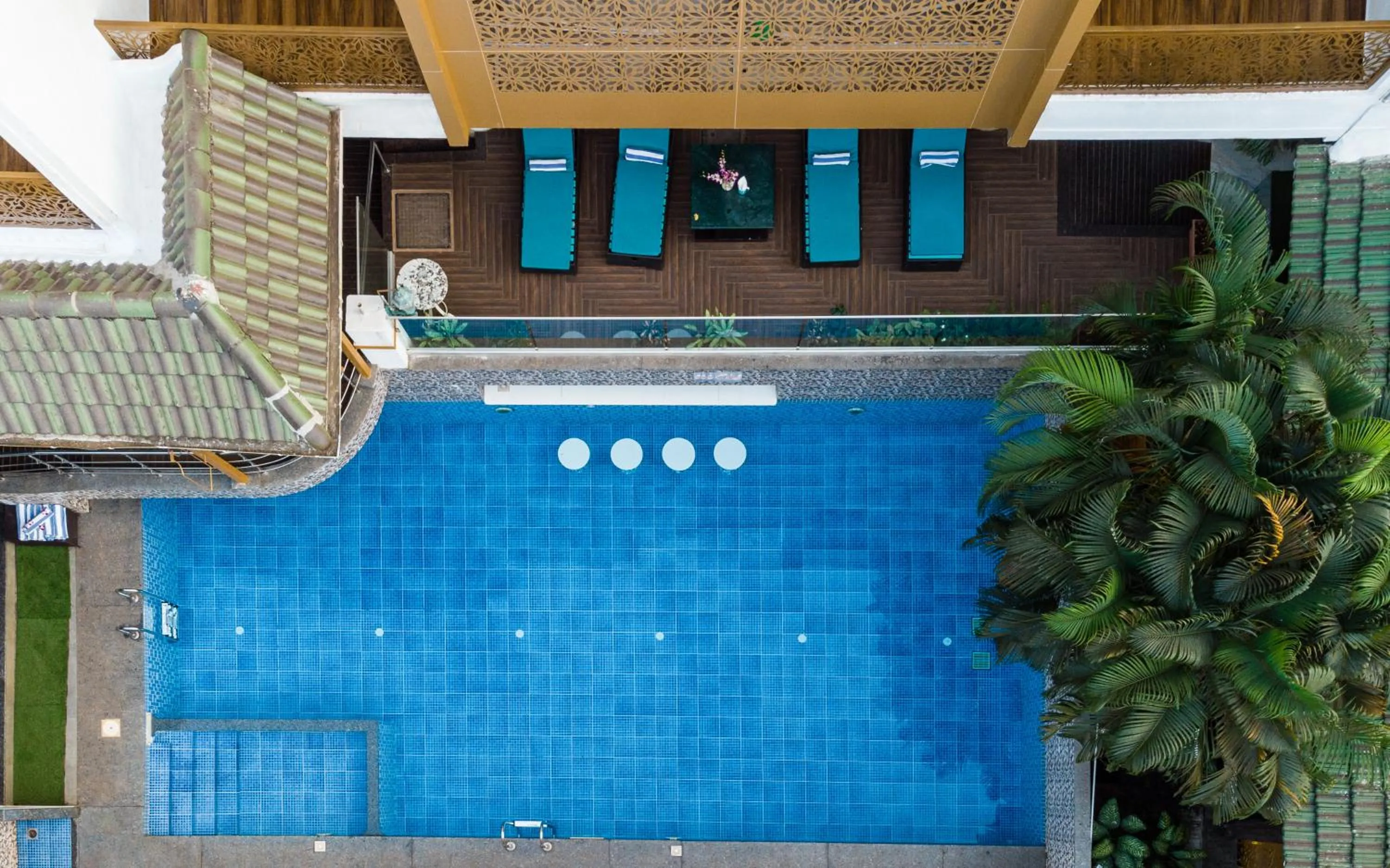 Lemonmint Svelton Manor