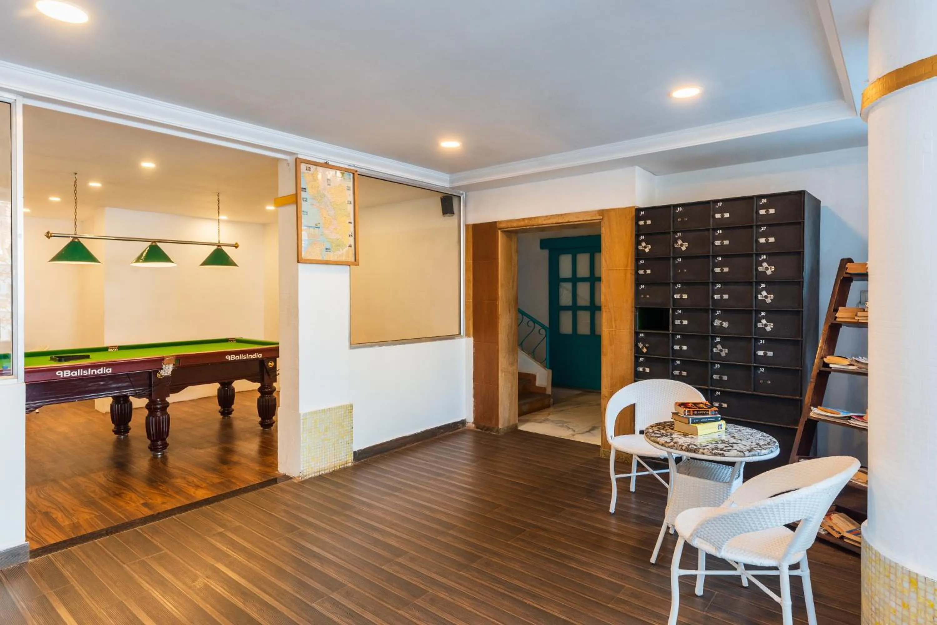 Lemonmint Svelton Manor