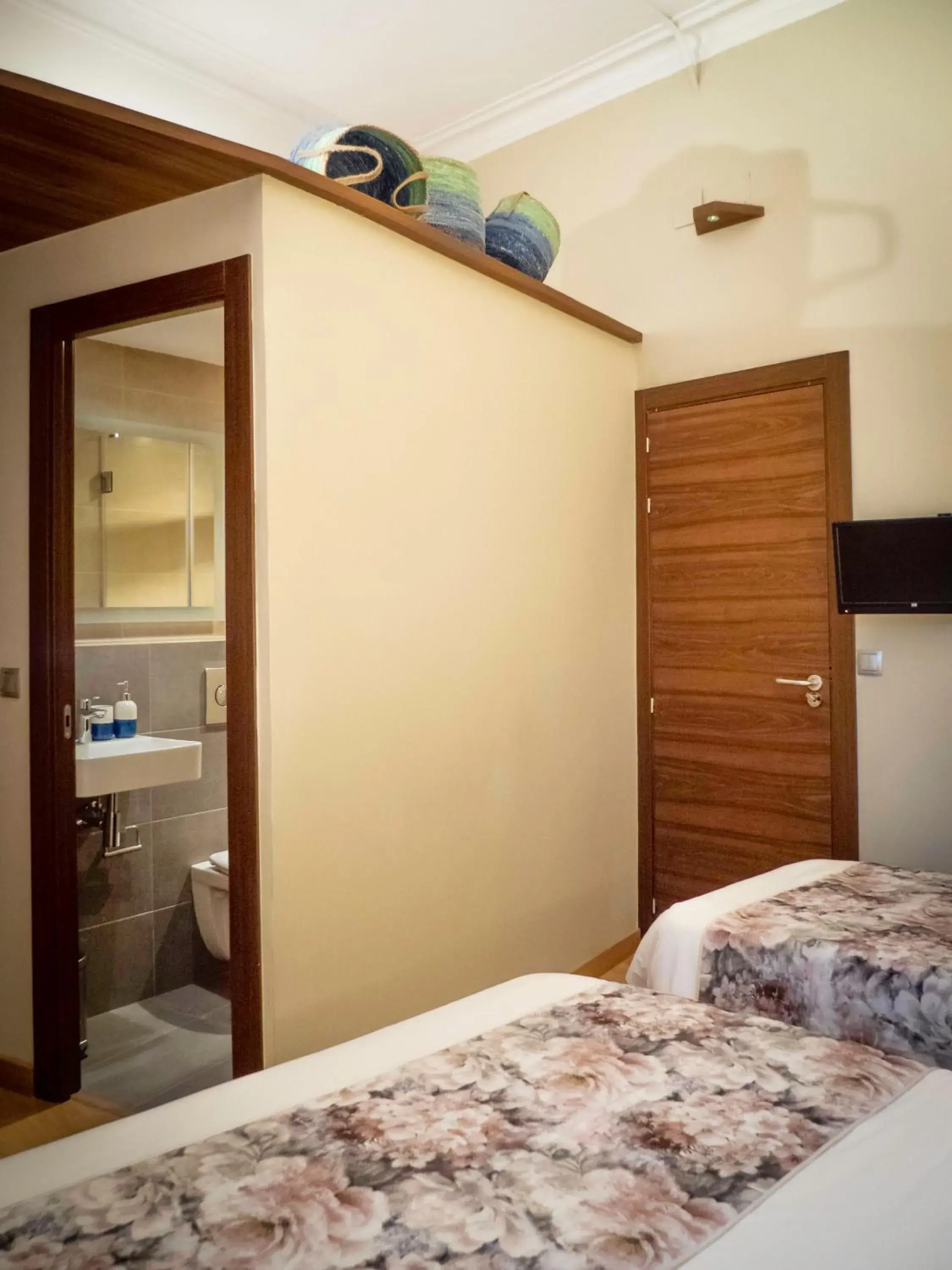 Double Room with Extra Bed and private bathroom in Pension Ciudadela Double Room with Extra Bed and private bathroom in Pension Ciudadela