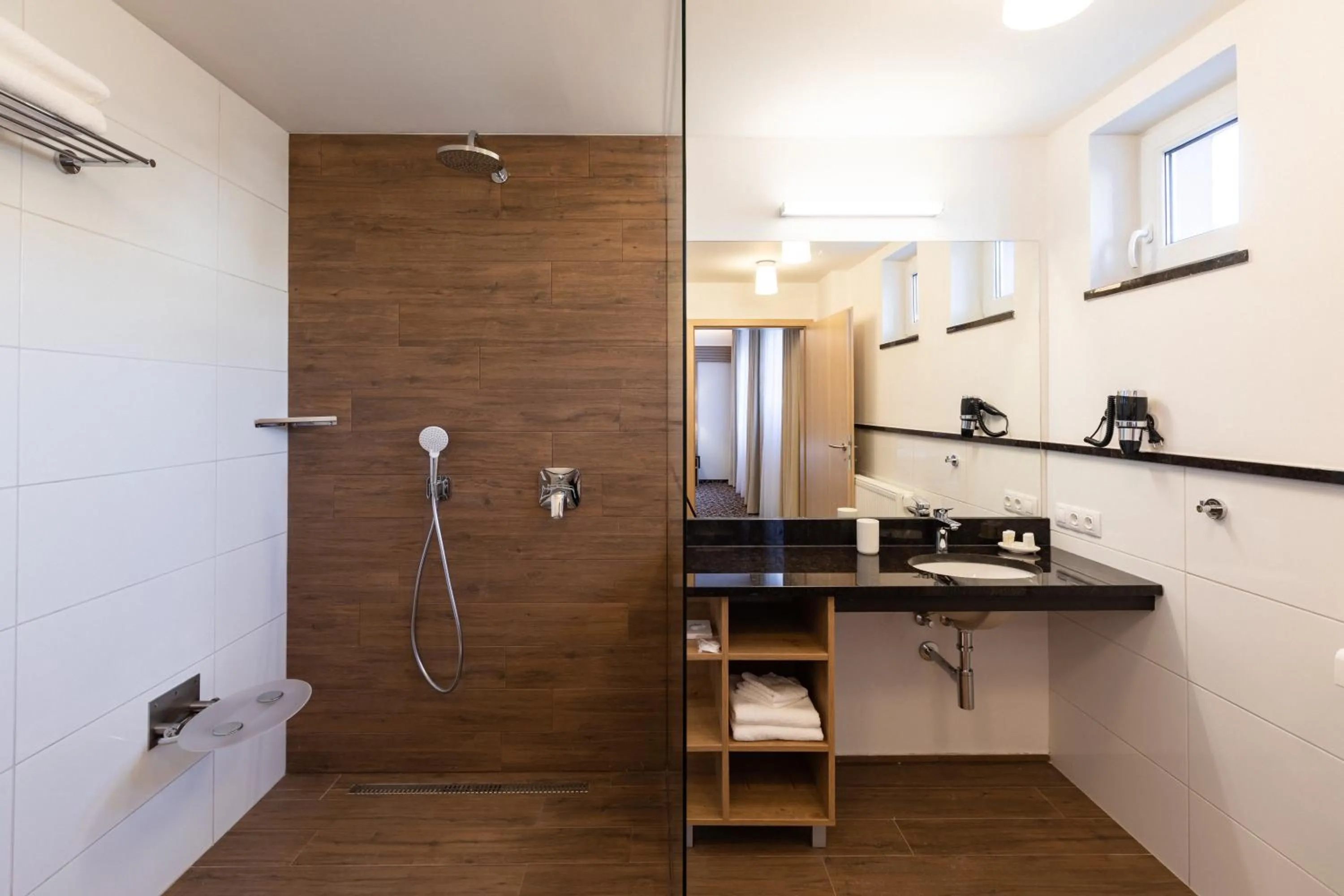 Shower in Urpí­n City Residence