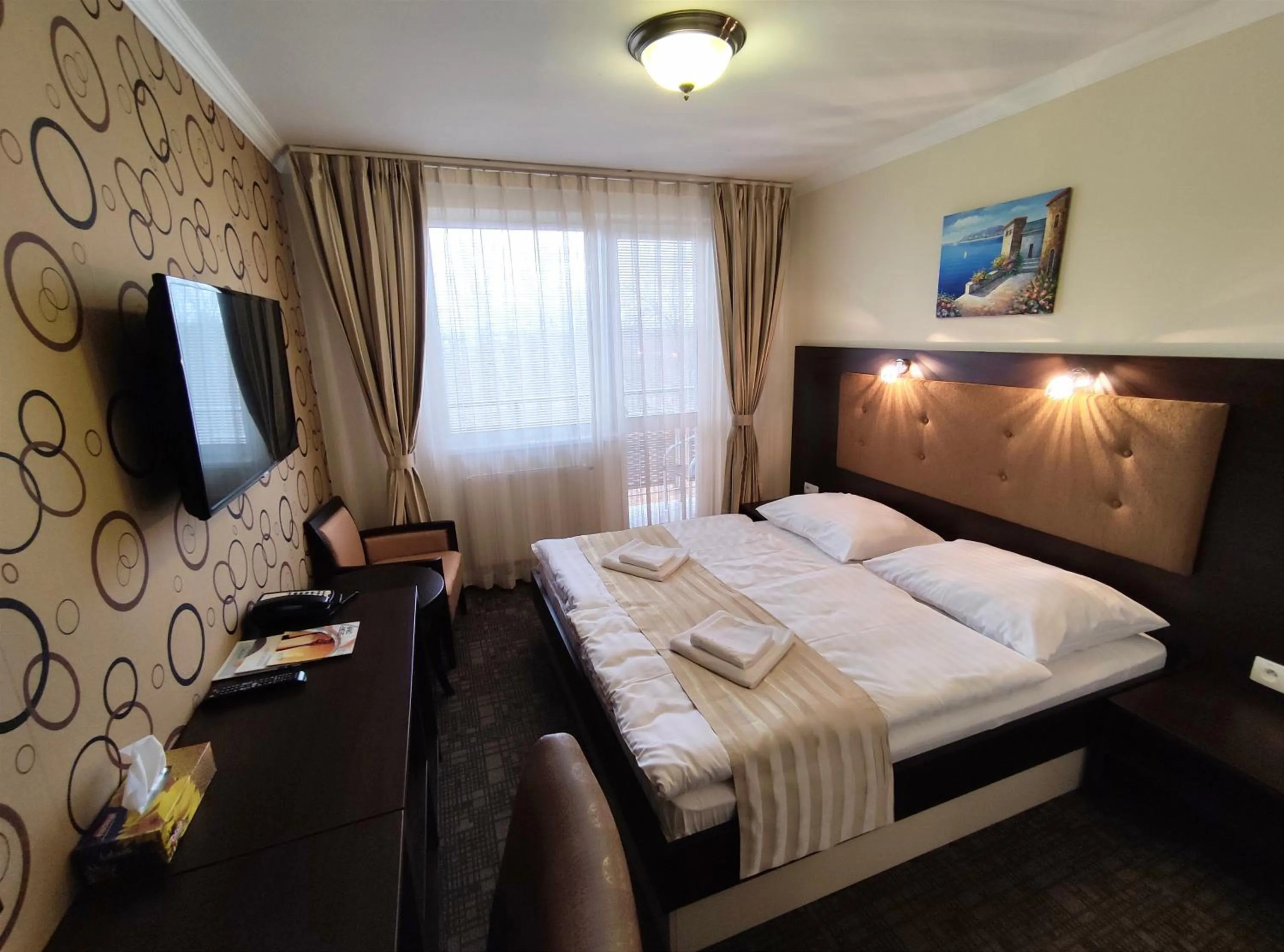 Photo of the whole room, Bed in Hotel Sun