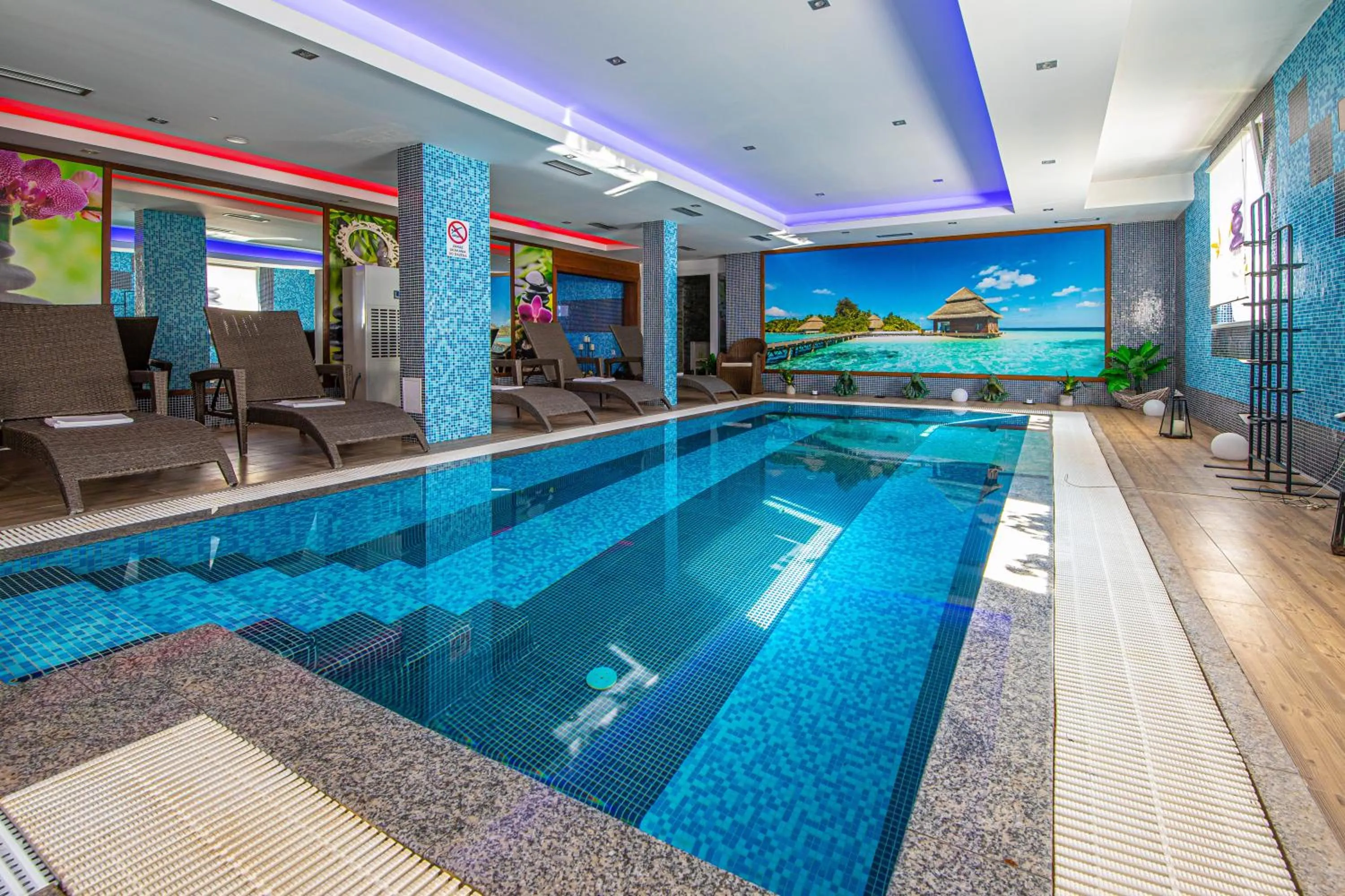 Swimming pool in Hotel Sun