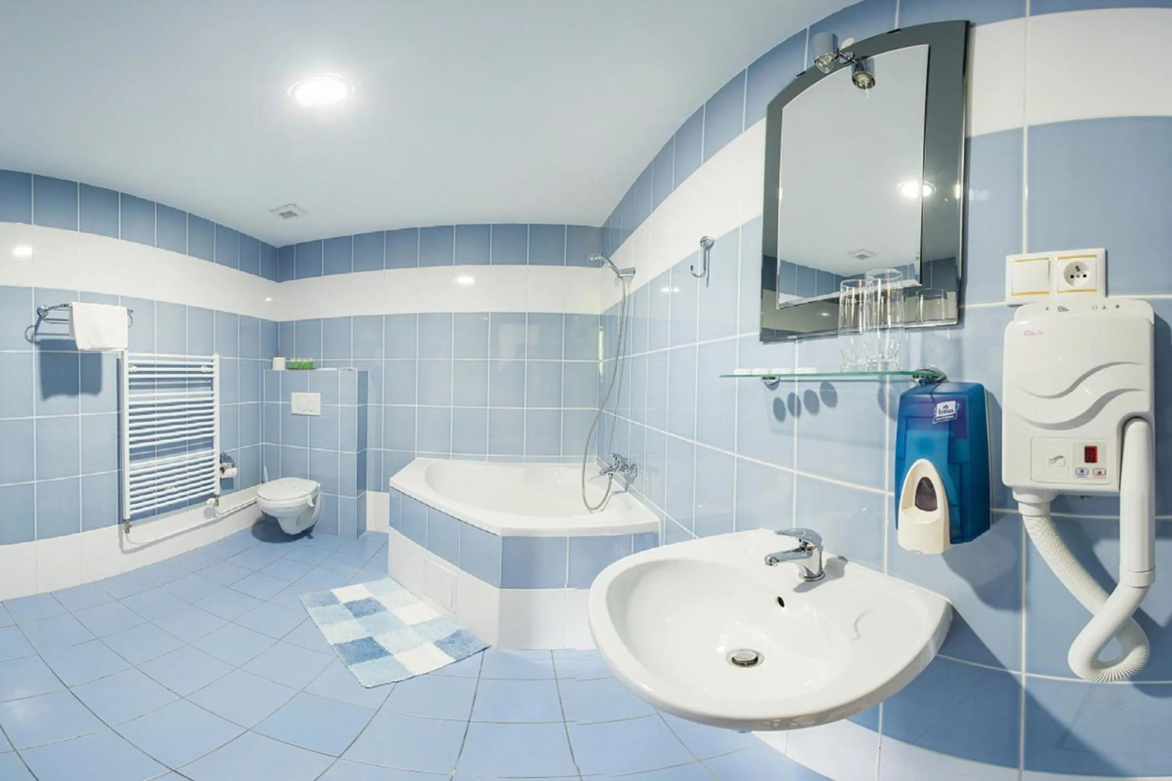 Bathroom in Hotel Sun