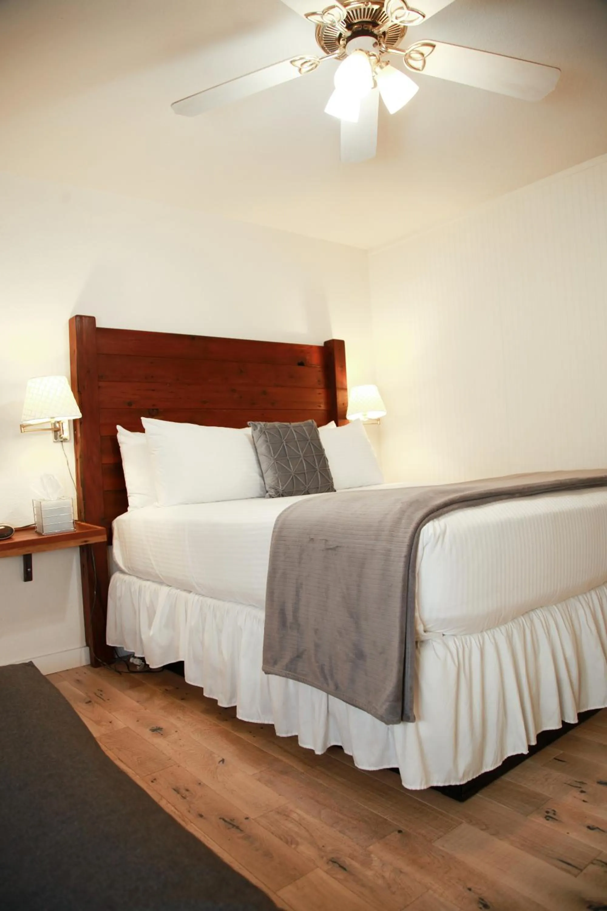 Bedroom, Bed in Inn on the Russian River