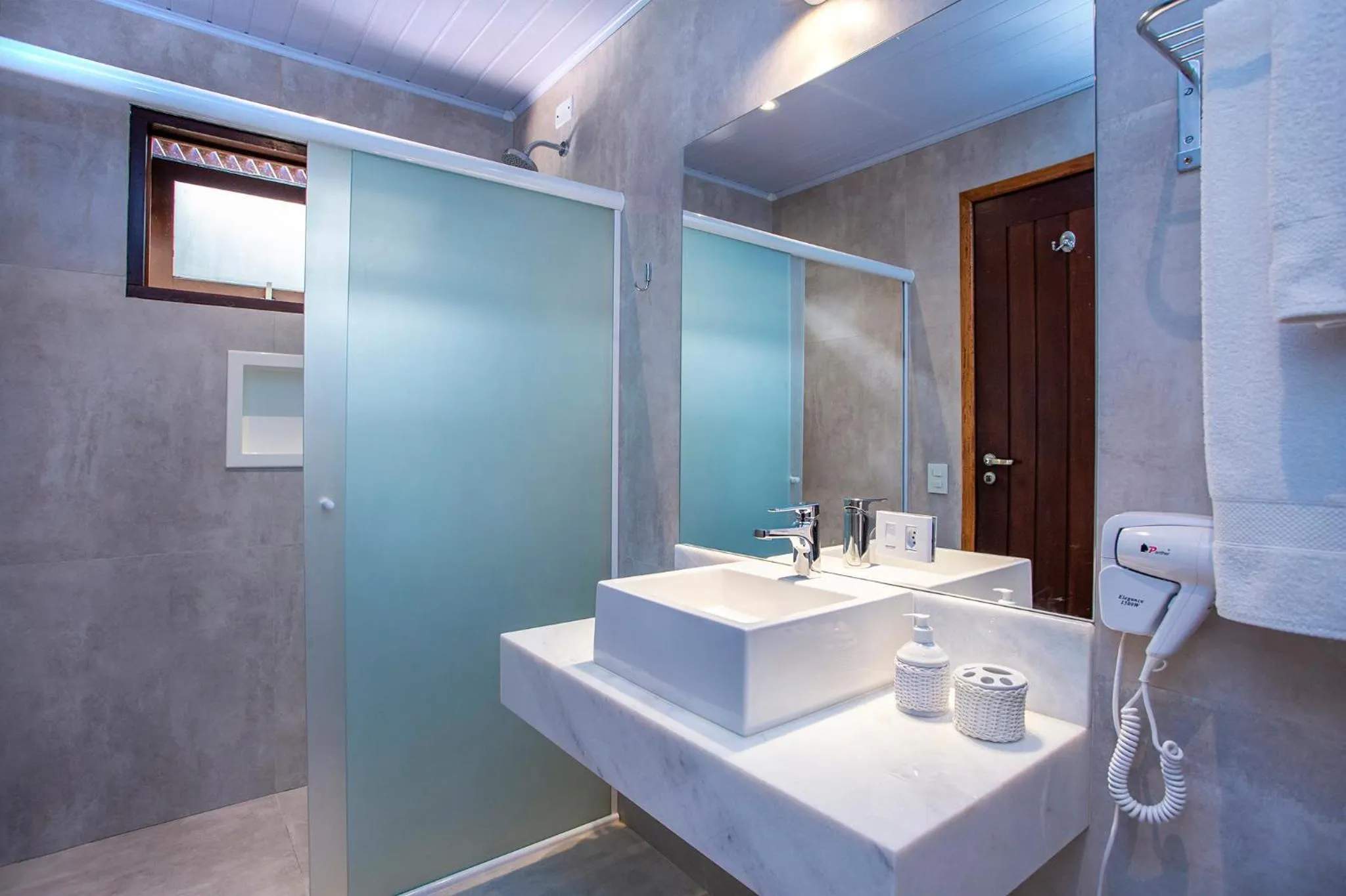 Bathroom in Barra do Piuva Porto Hotel