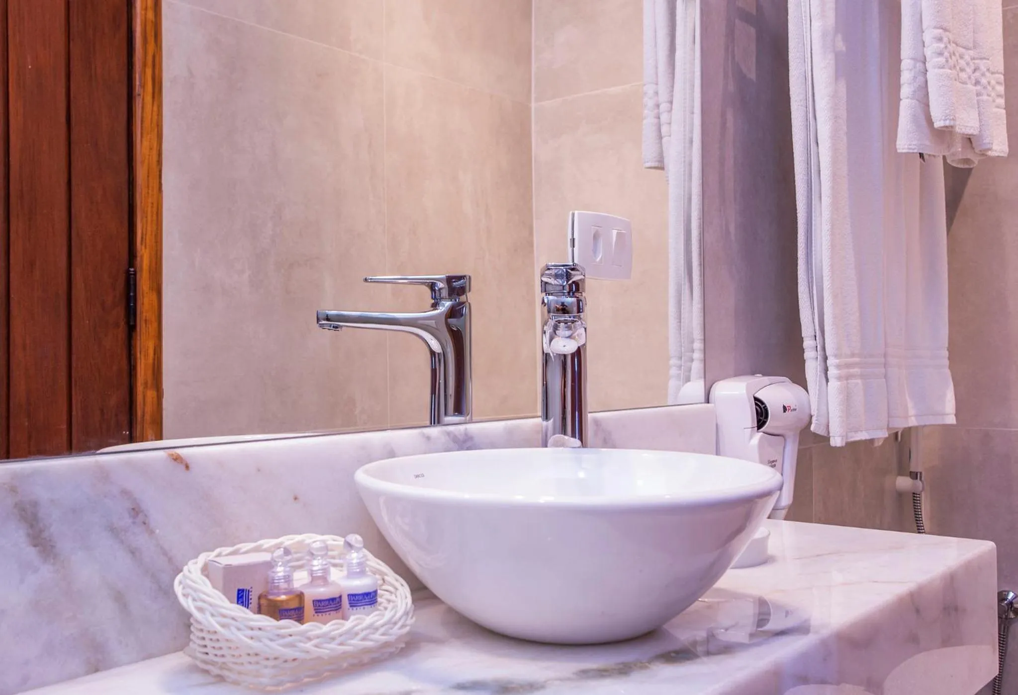 Bathroom in Barra do Piuva Porto Hotel