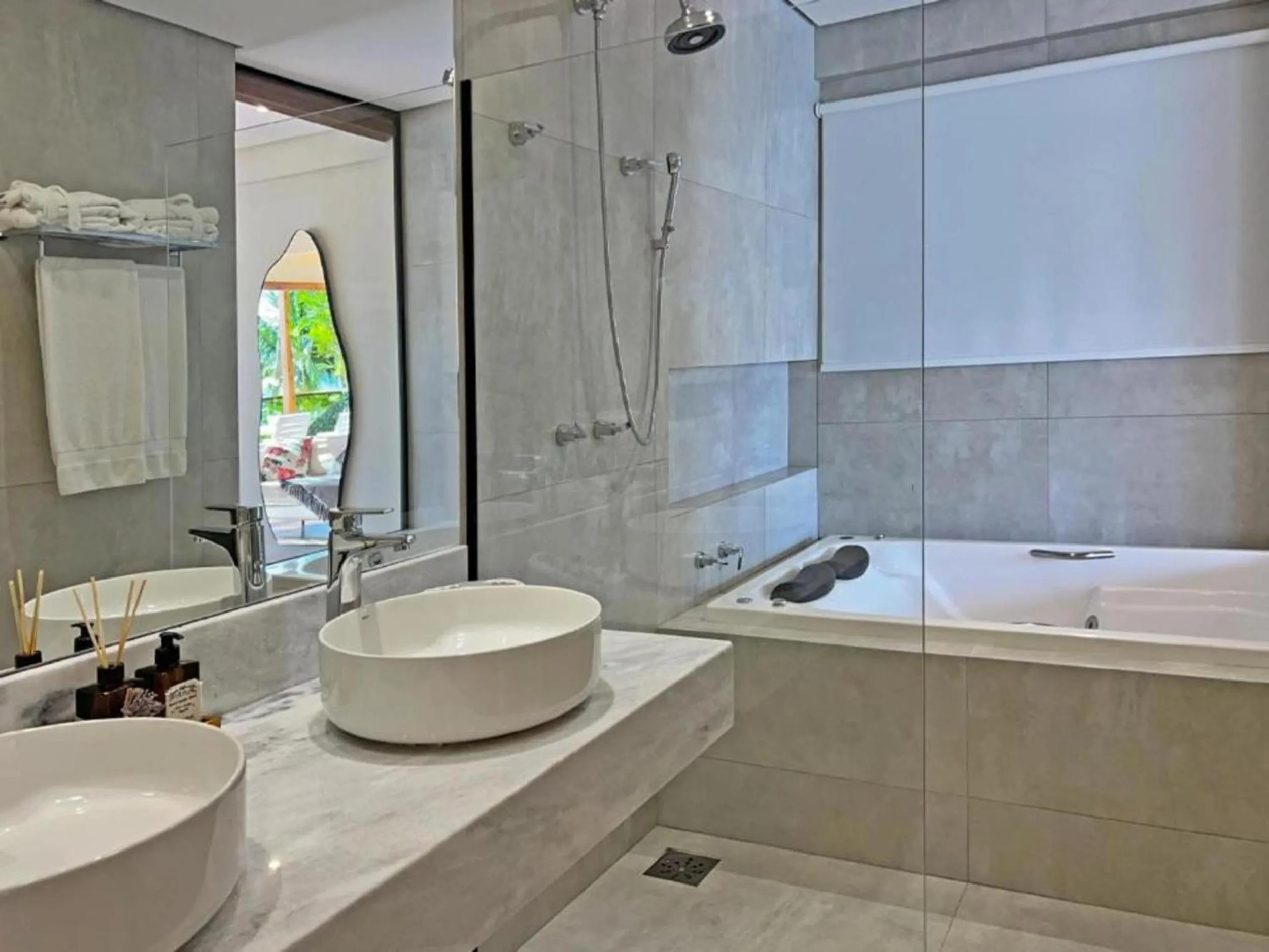 Bathroom in Barra do Piuva Porto Hotel