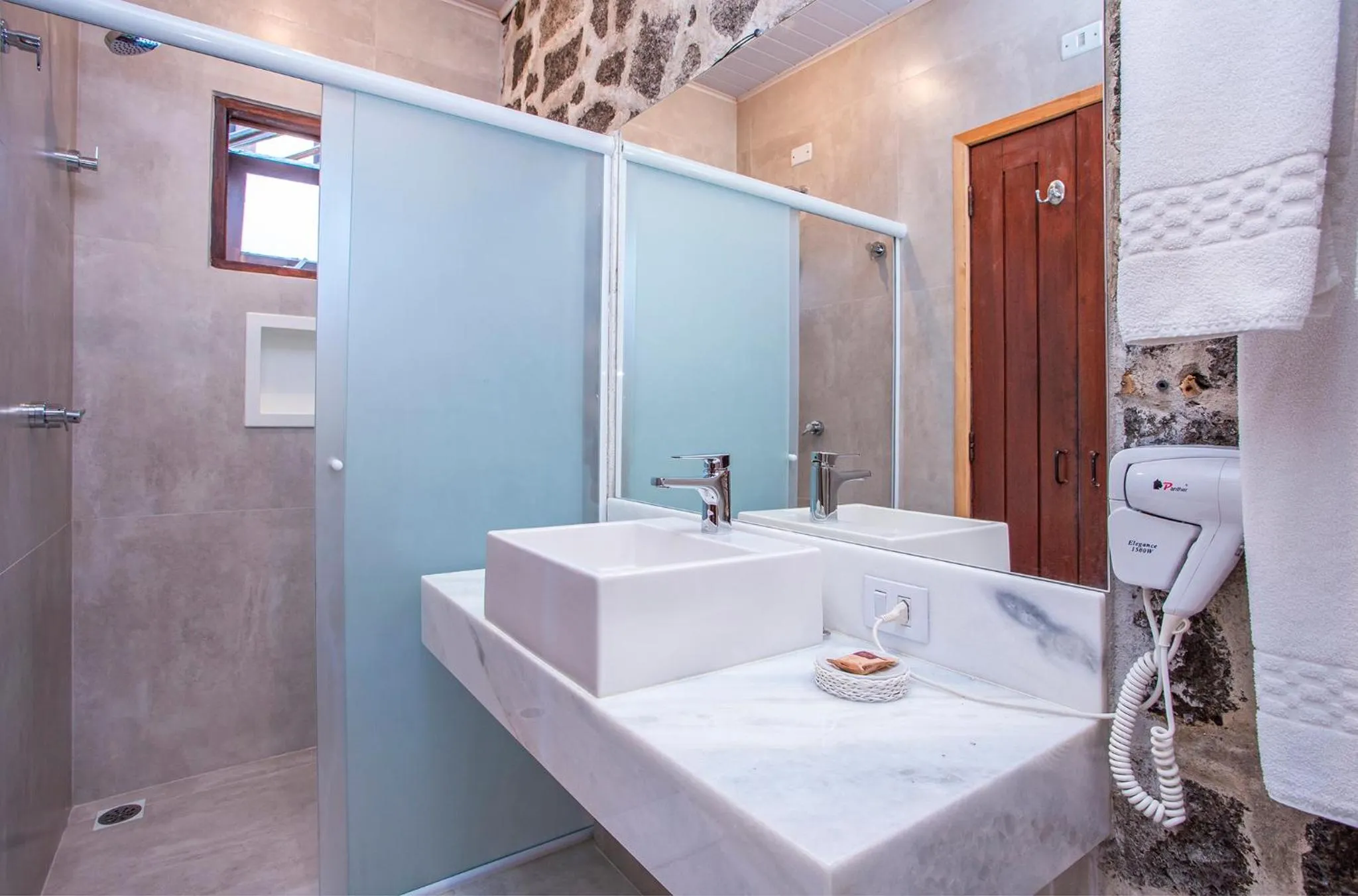 Bathroom in Barra do Piuva Porto Hotel