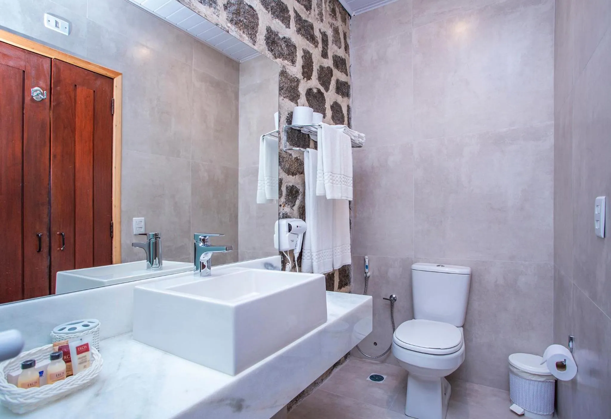 Bathroom in Barra do Piuva Porto Hotel