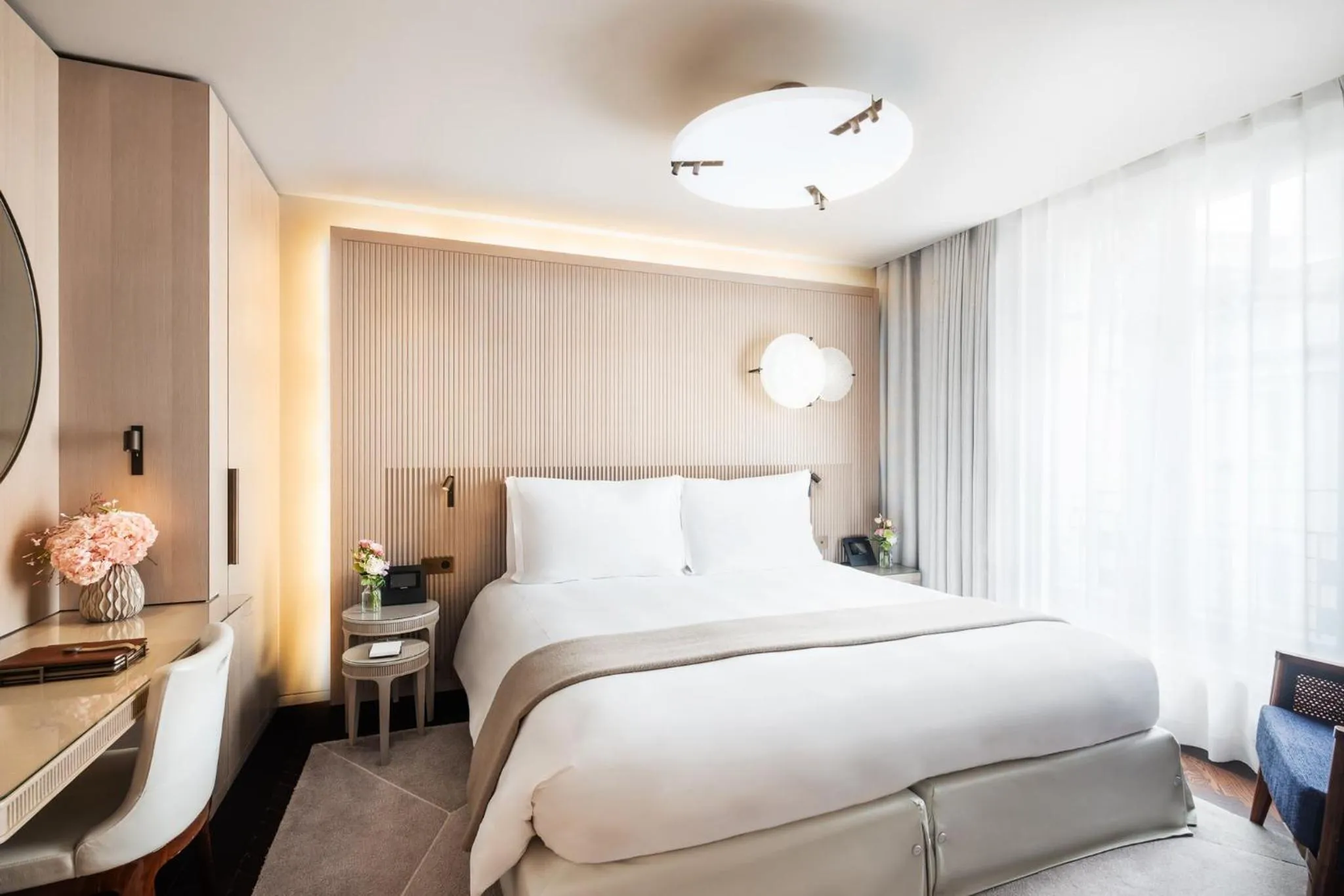 Inner courtyard view, Bed in Mandarin Oriental Lutetia, Paris