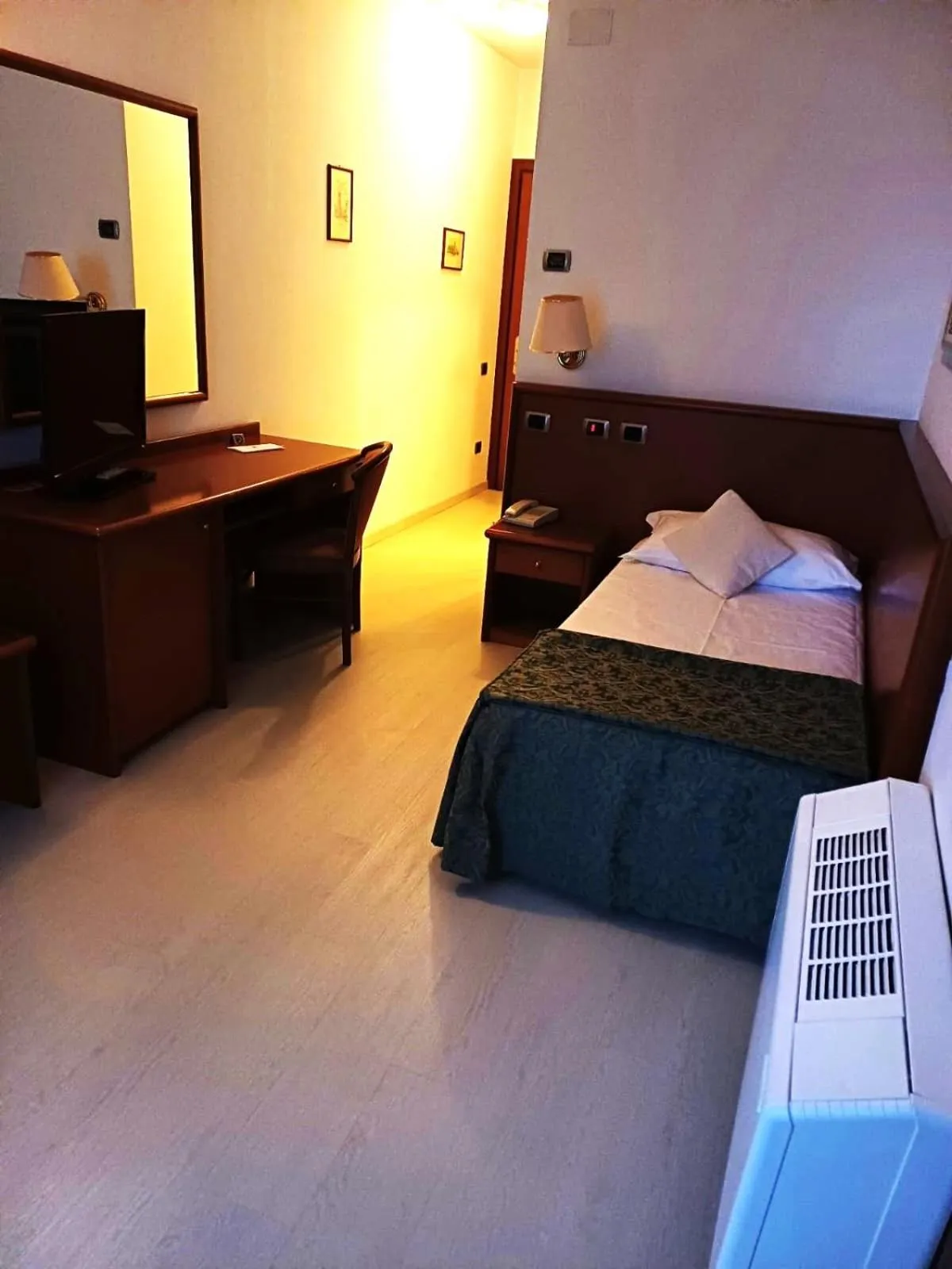 Bed in Hotel In Sylvis