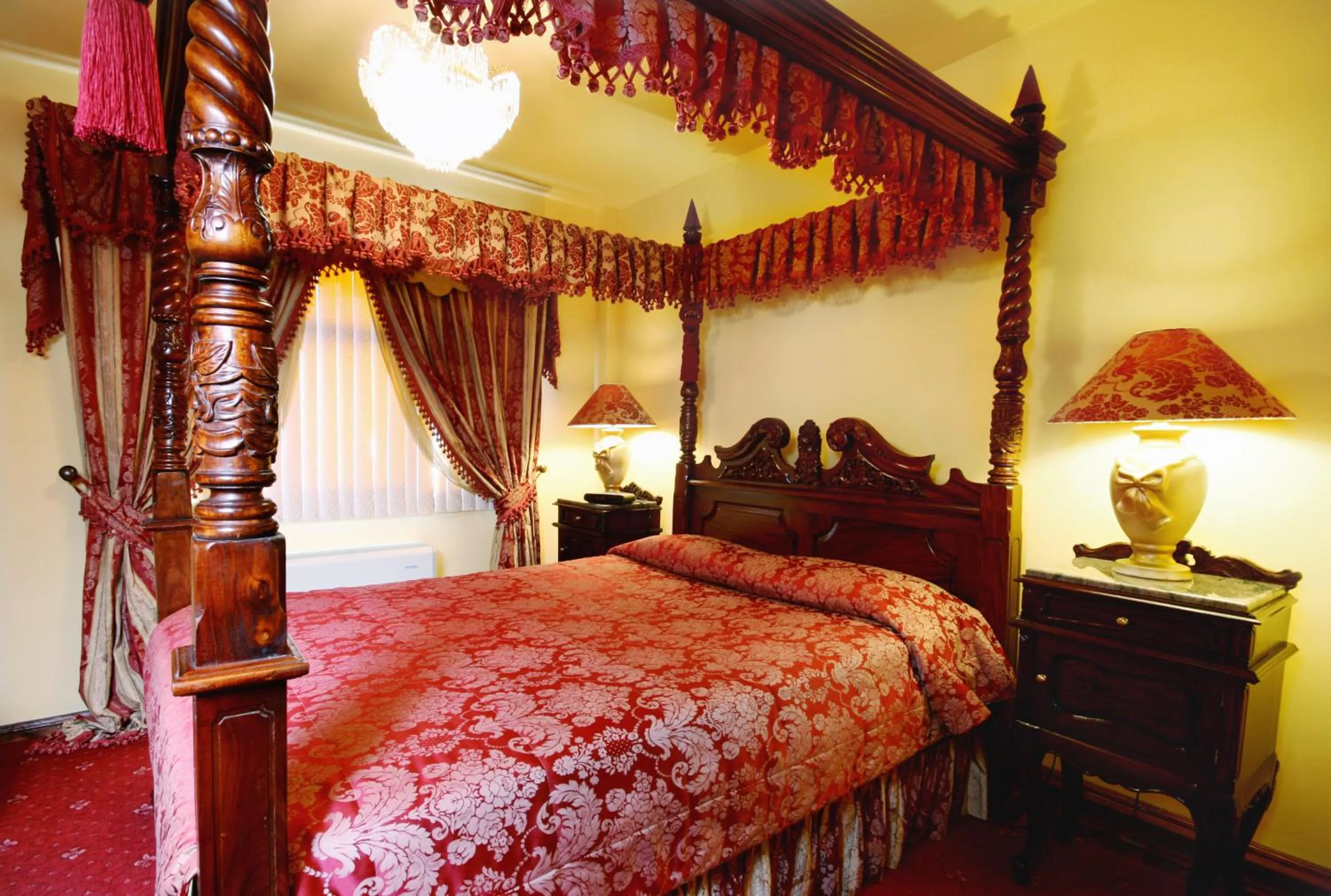 Bed in Dallas Residence