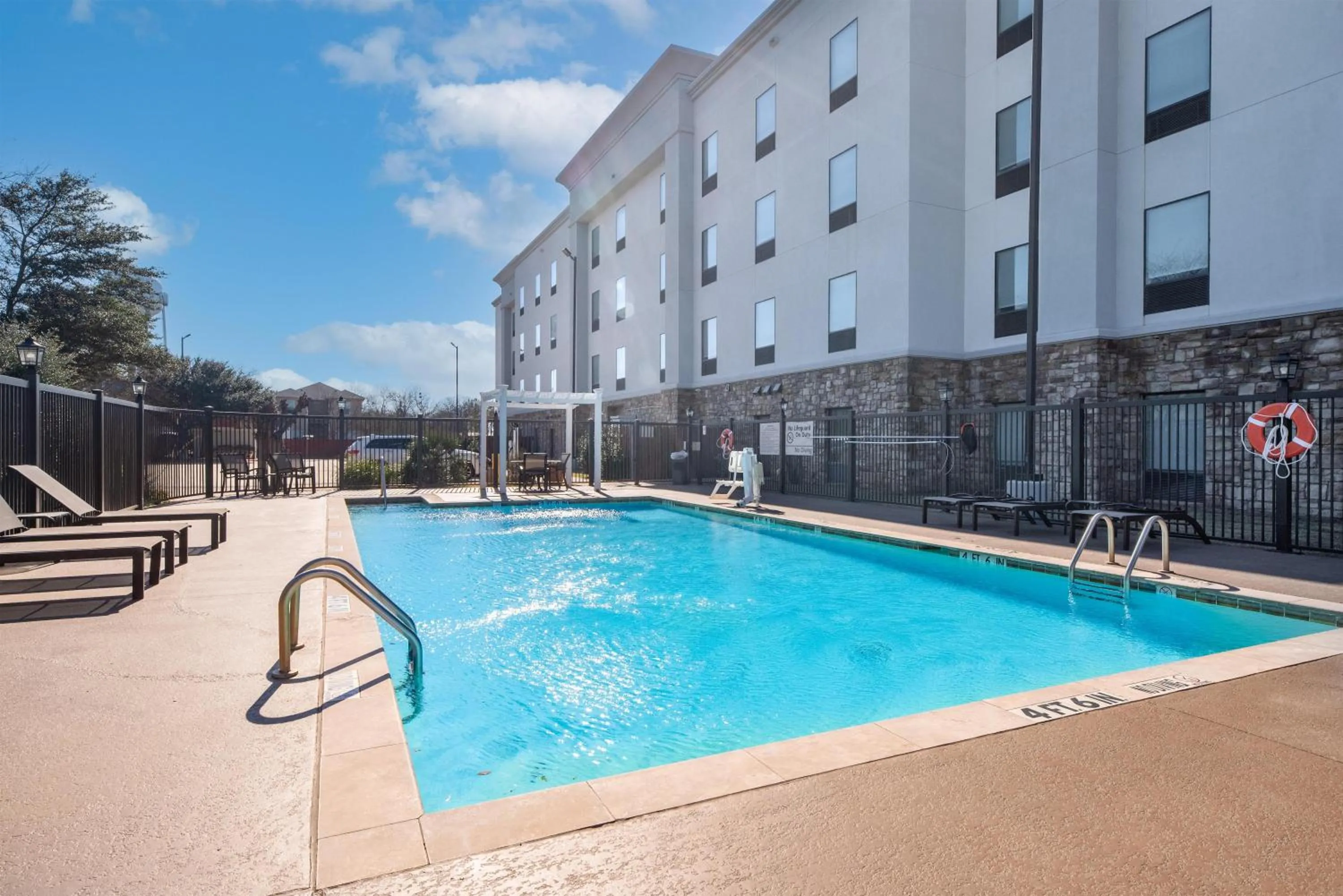 Pool view in Hampton Inn & Suites New Braunfels