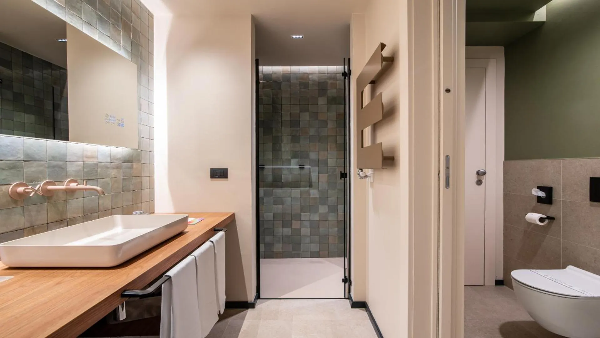 Shower in Terme Preistoriche Resort & Spa