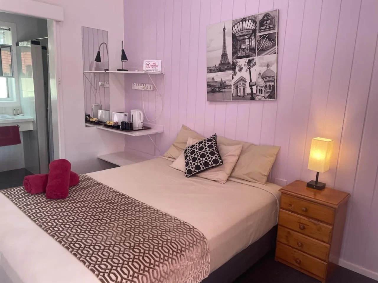 Bed in Taree Lodge Motel