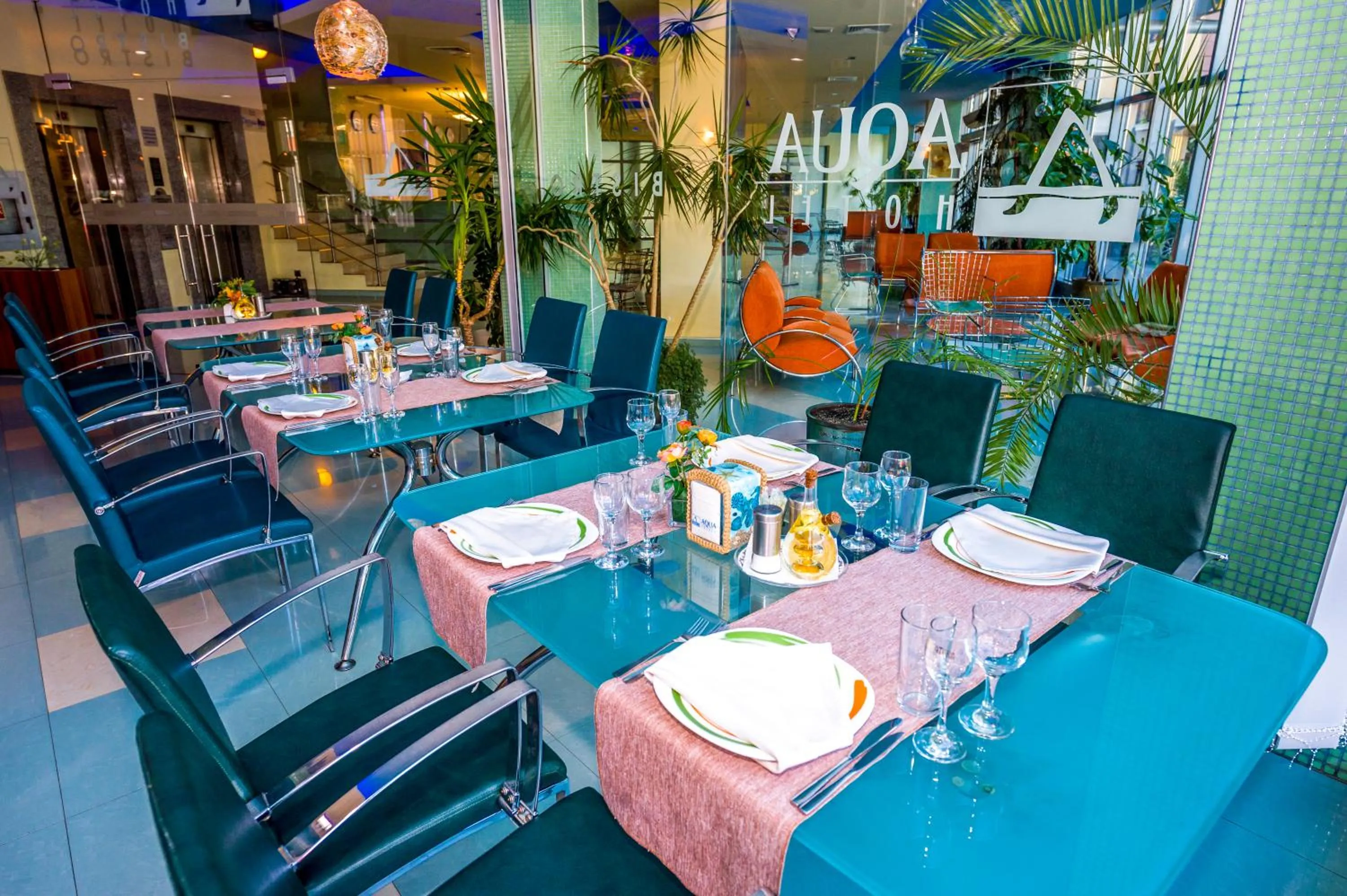 Restaurant/places to eat in Aqua Hotel