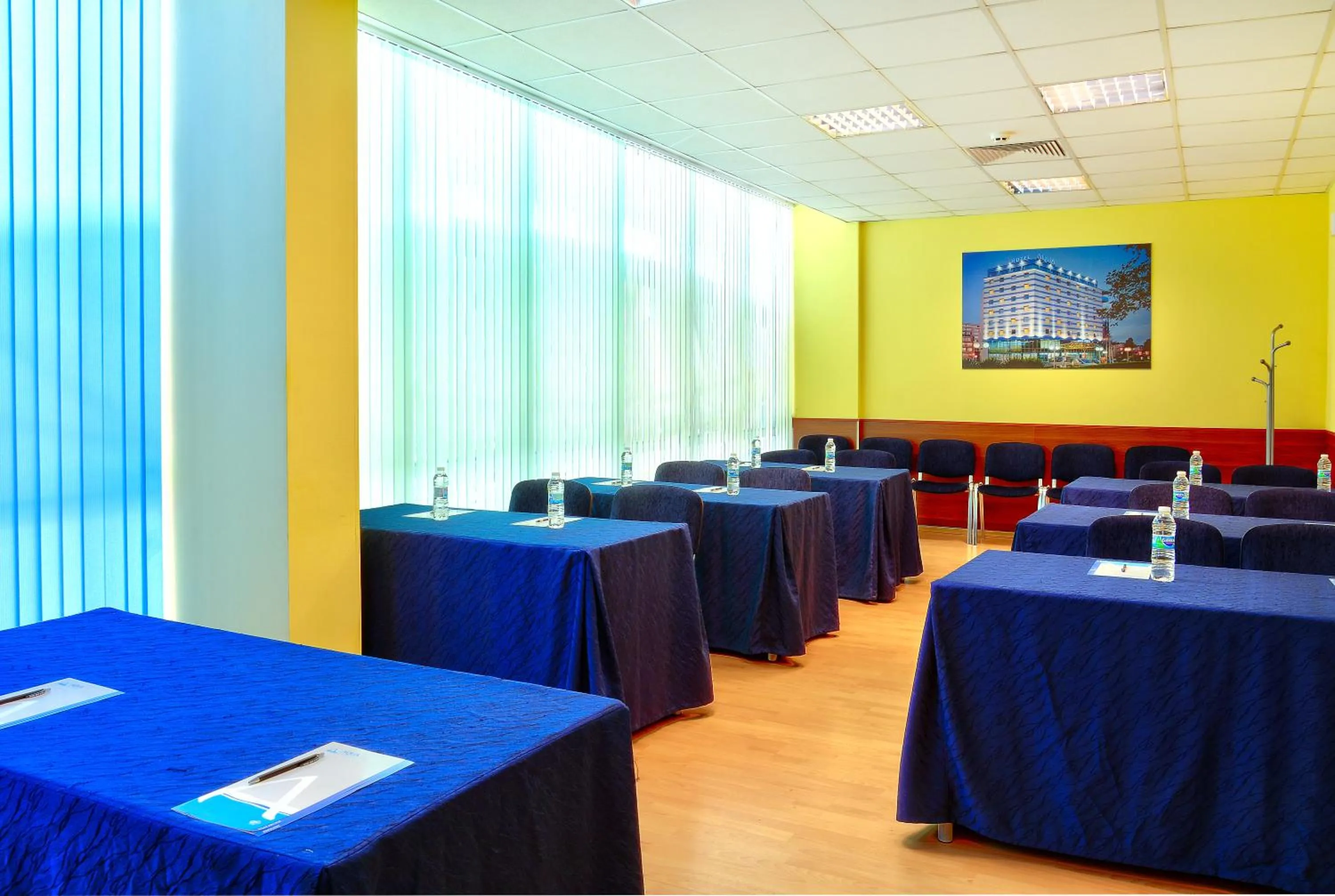 Business facilities in Aqua Hotel