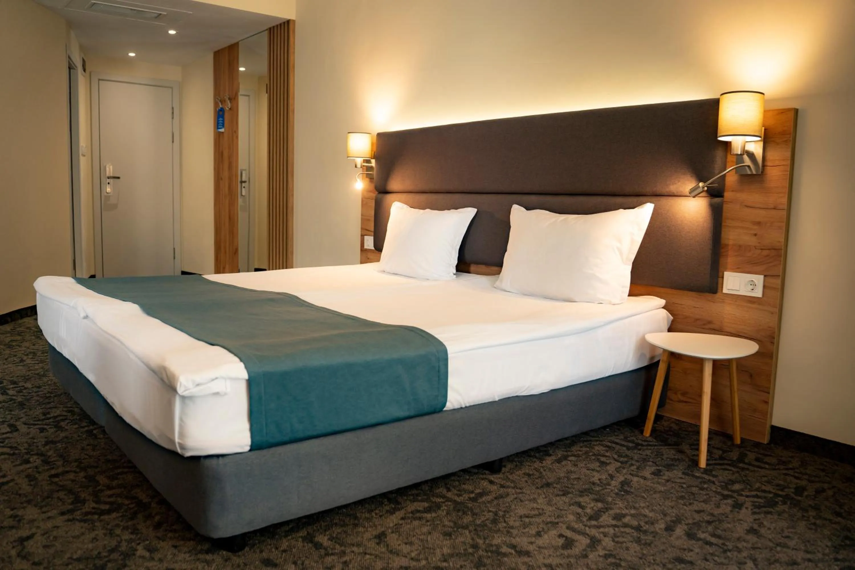 Bedroom, Bed in Aqua Hotel