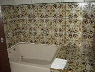 Bathroom in Chateau Royale Inn