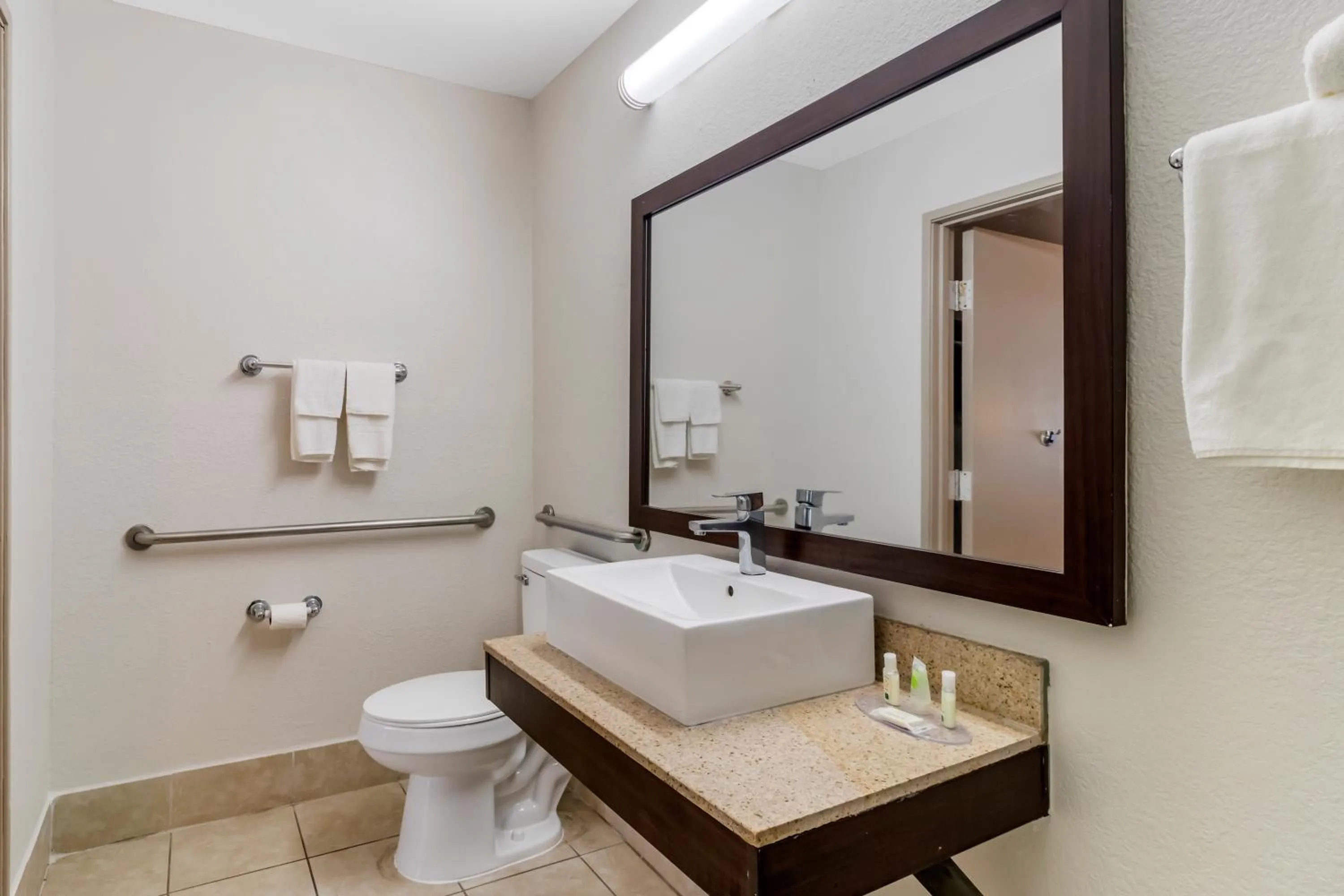 Shower in Quality Inn & Suites I-10 near Fiesta Texas