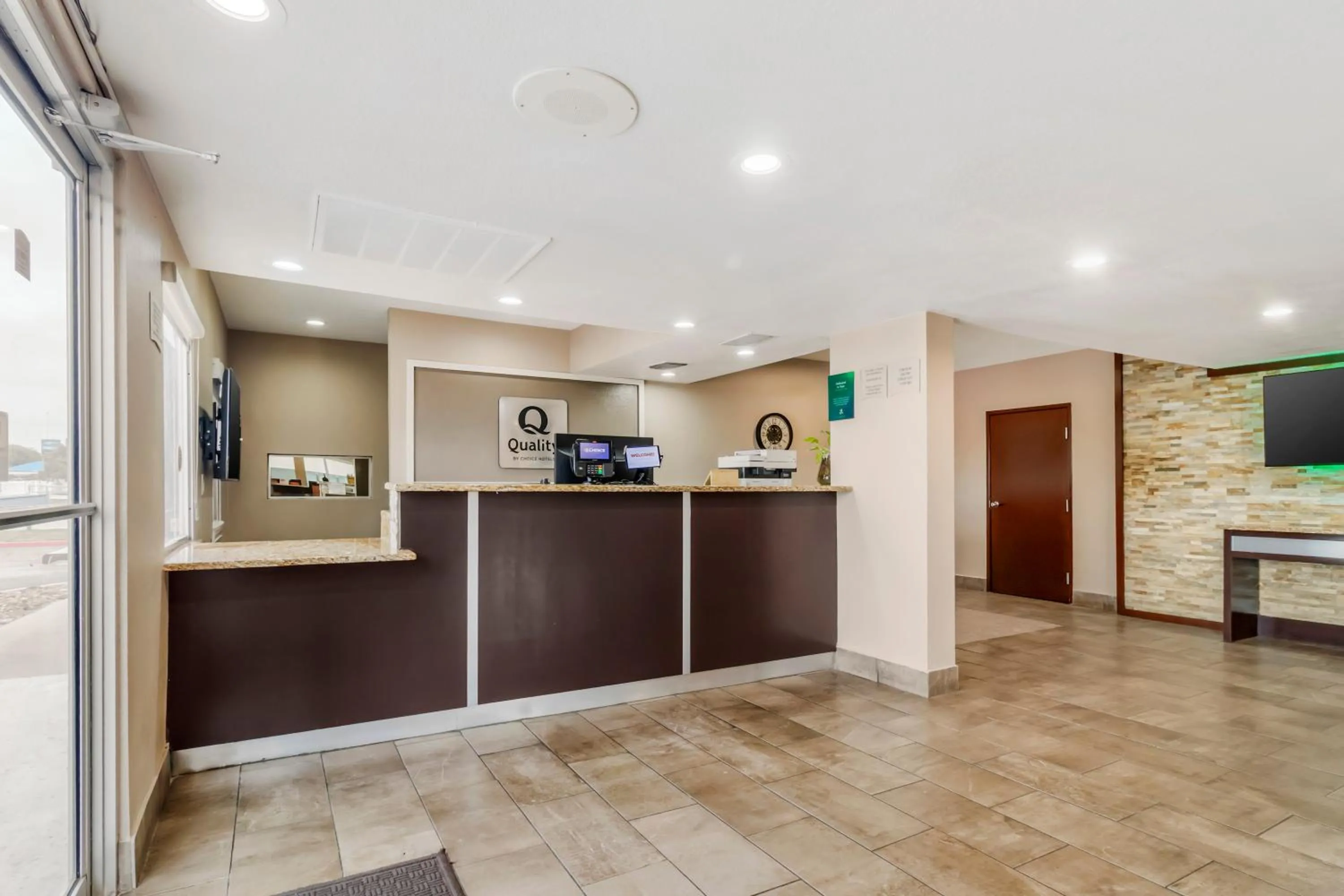 Lobby or reception in Quality Inn & Suites I-10 near Fiesta Texas