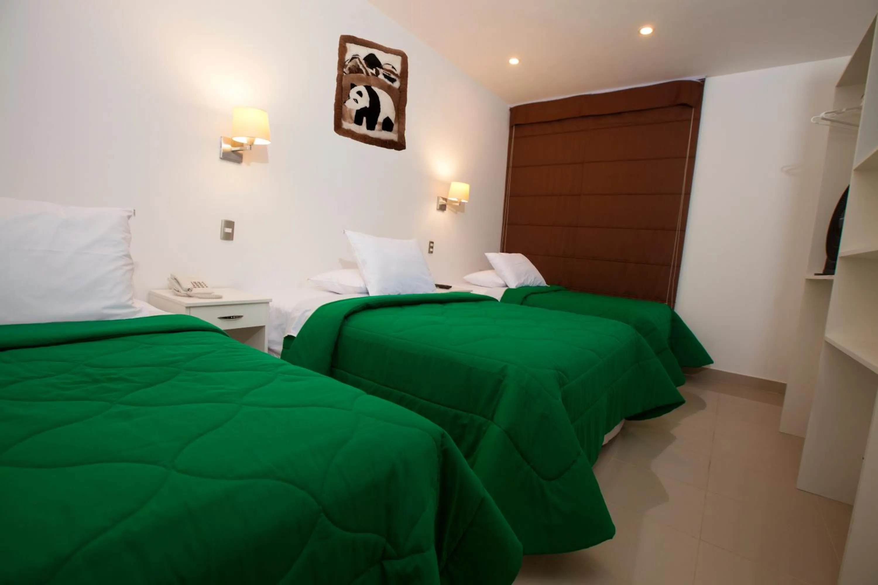 Shower, Bed in Hotel Riviera Inka Paracas