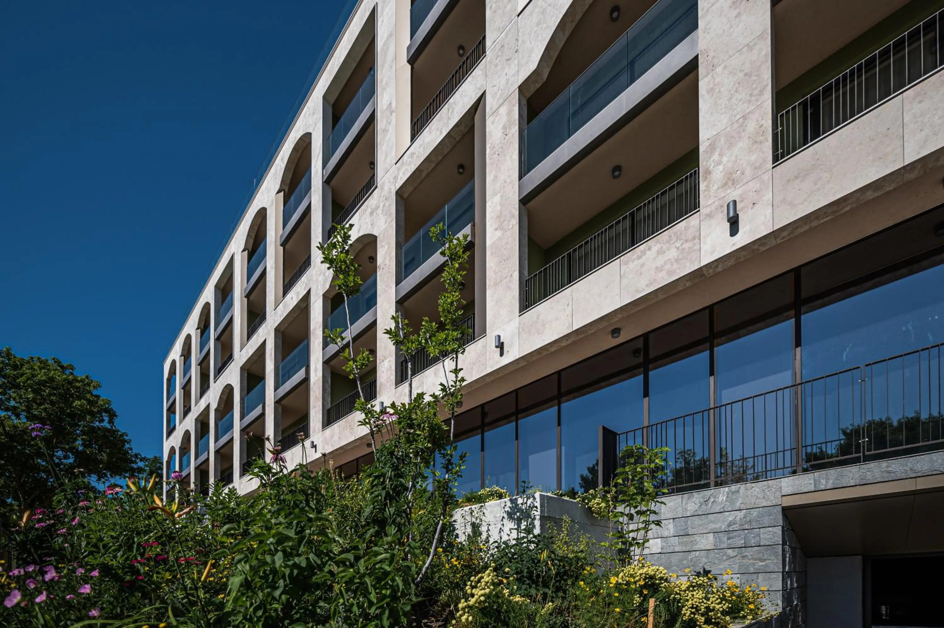 Romance Hotel and Family Suites