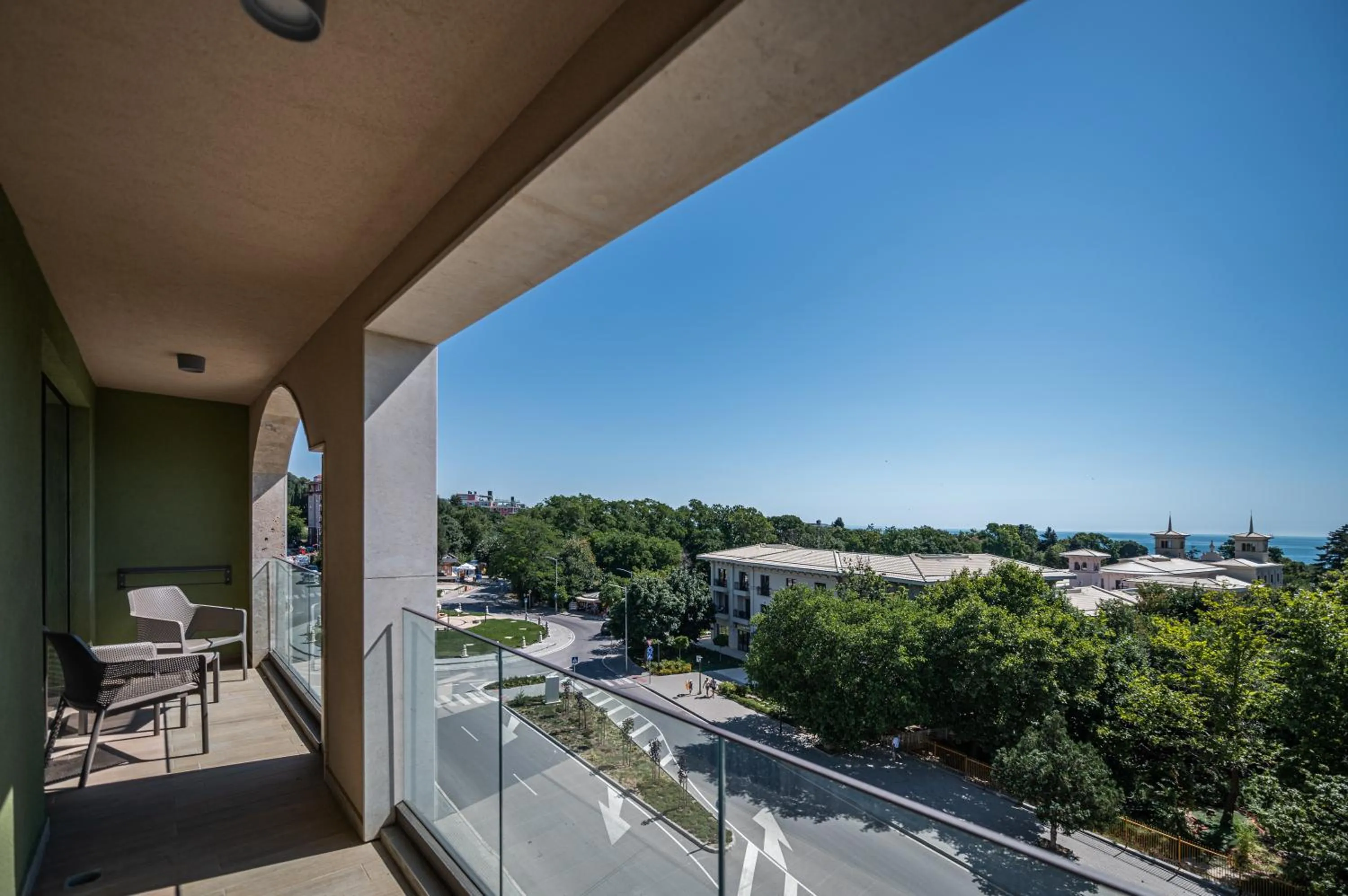 Romance Hotel and Family Suites