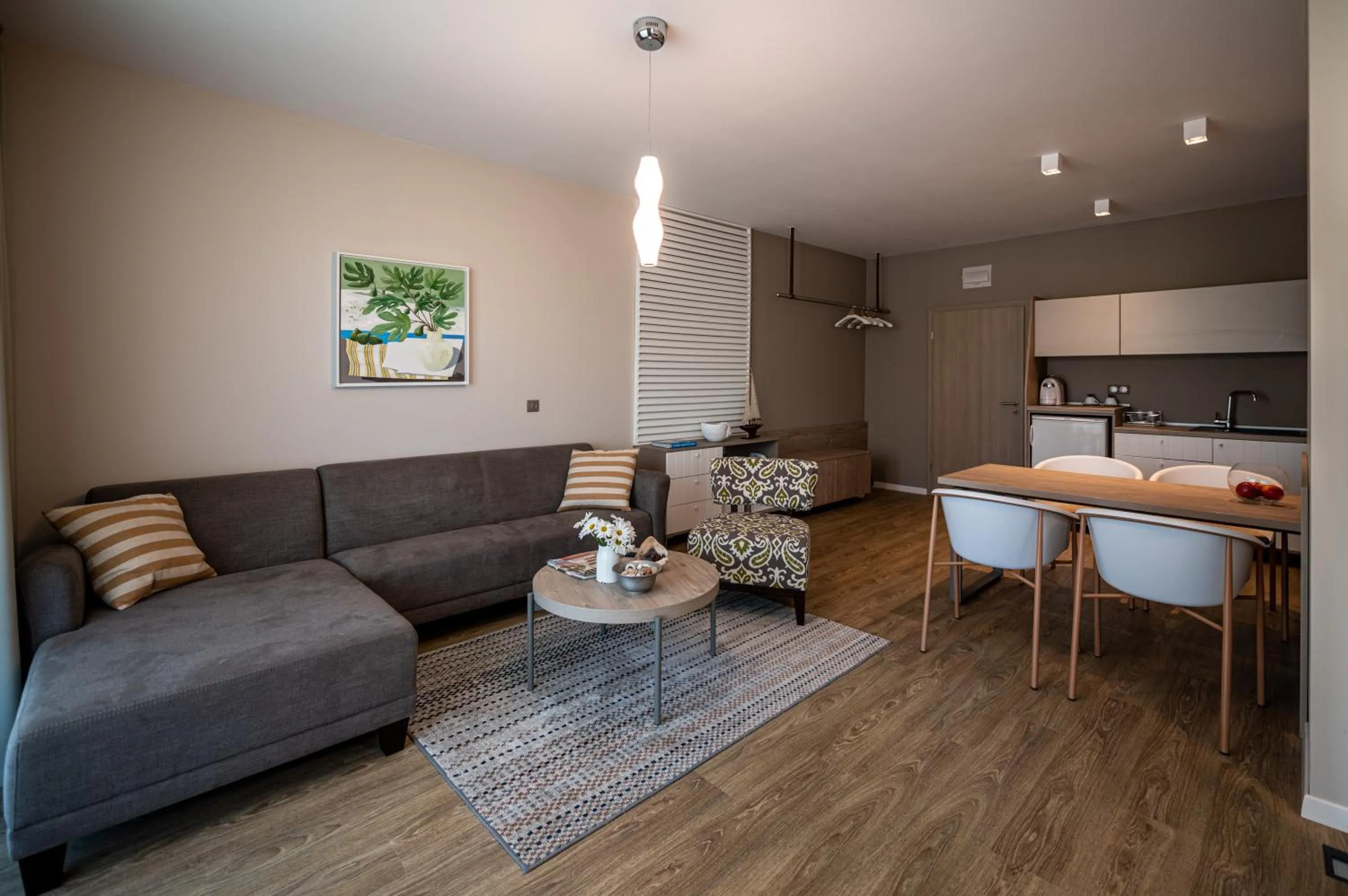 Romance Hotel and Family Suites