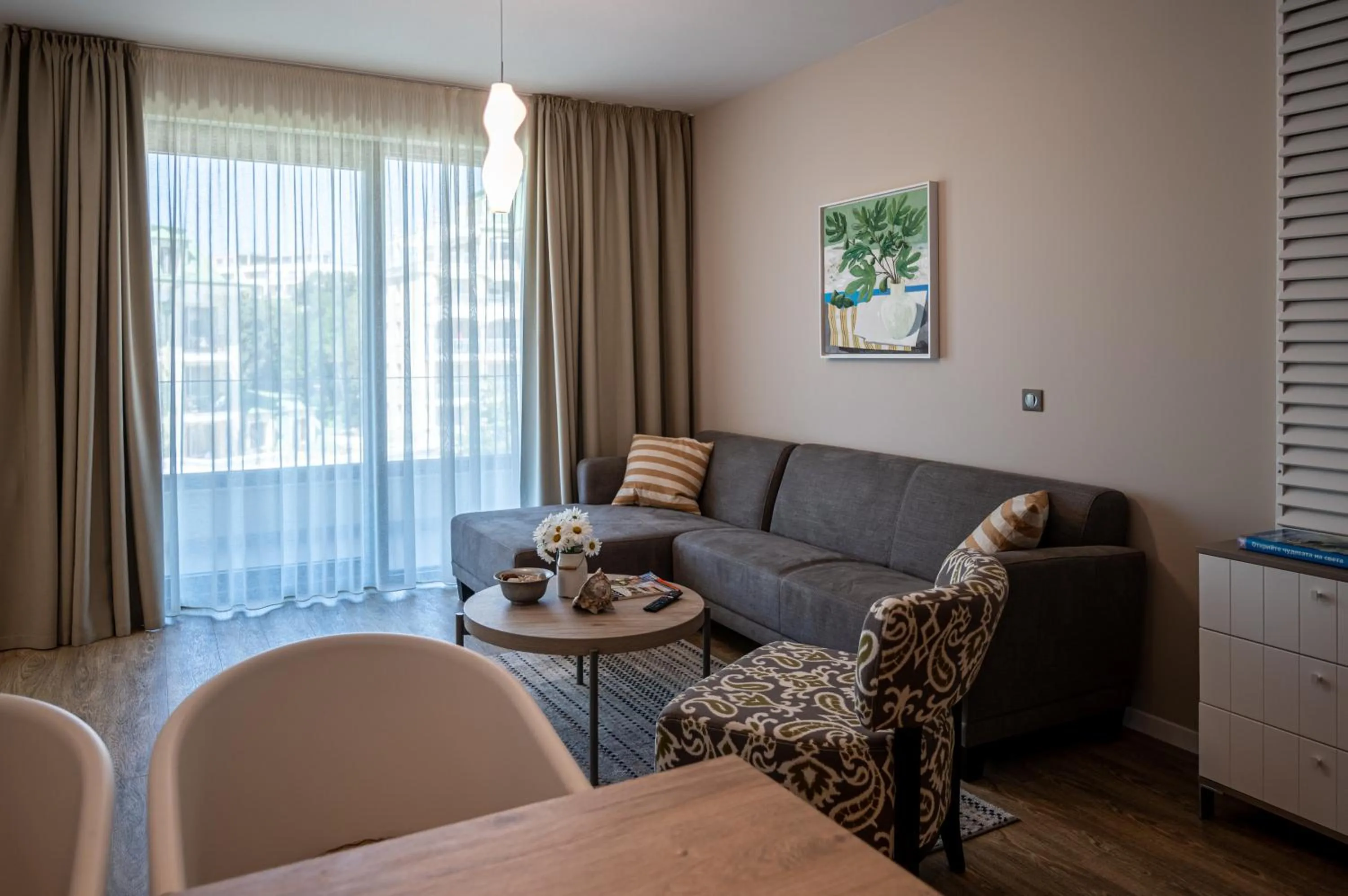 Romance Hotel and Family Suites