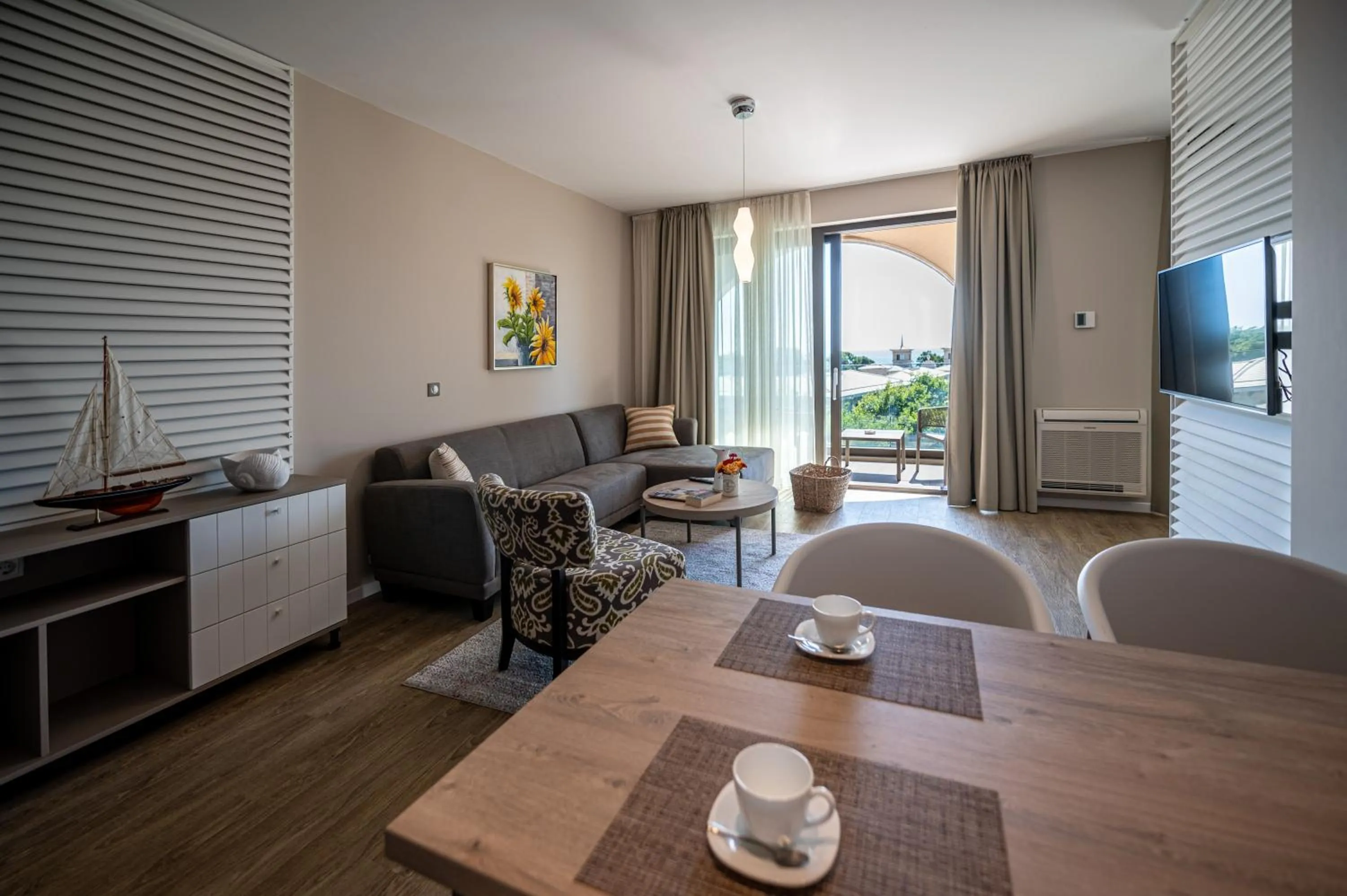 Romance Hotel and Family Suites